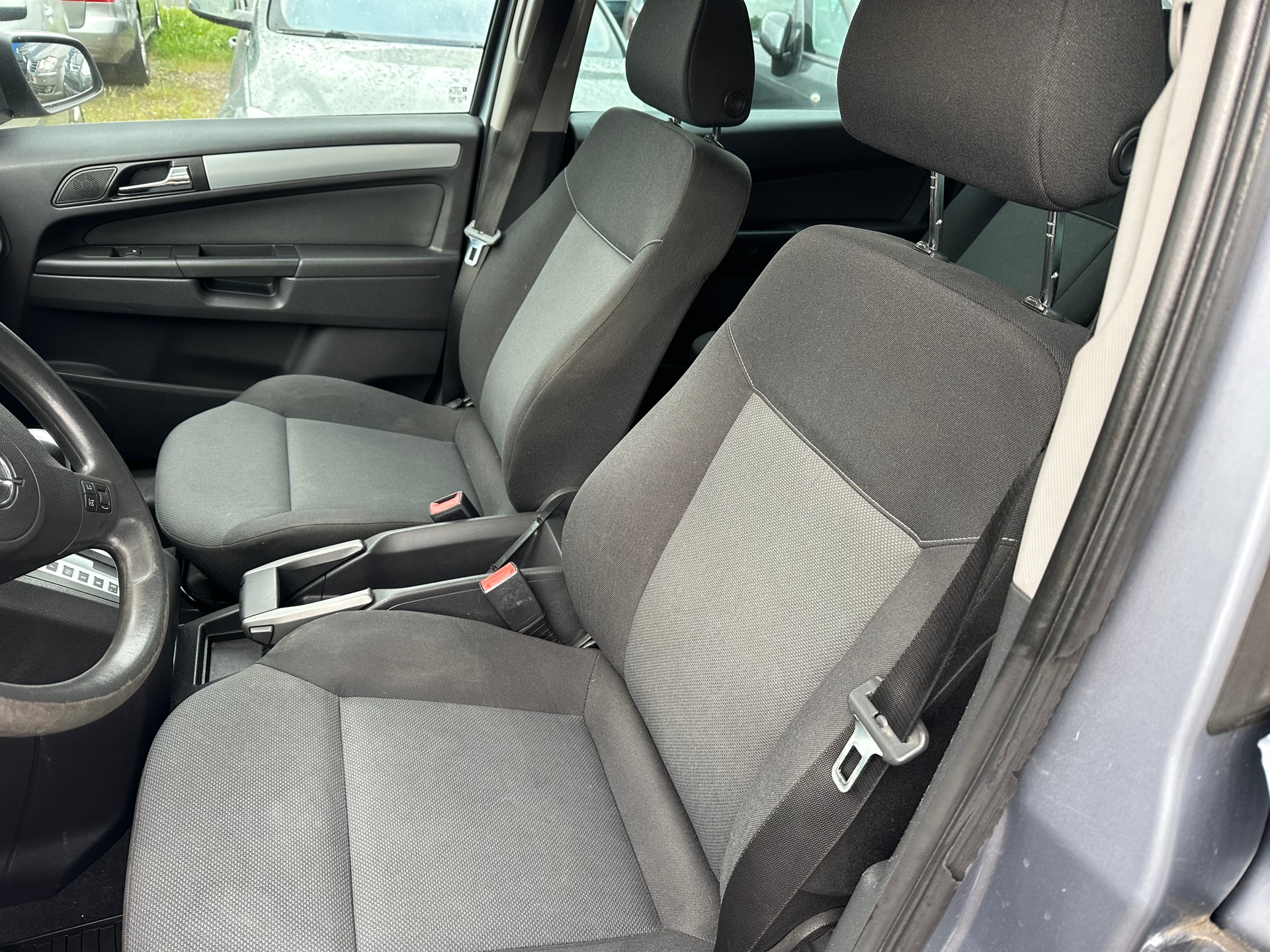 OPEL Zafira 1.9 CDTI Enjoy Automatic-image-6