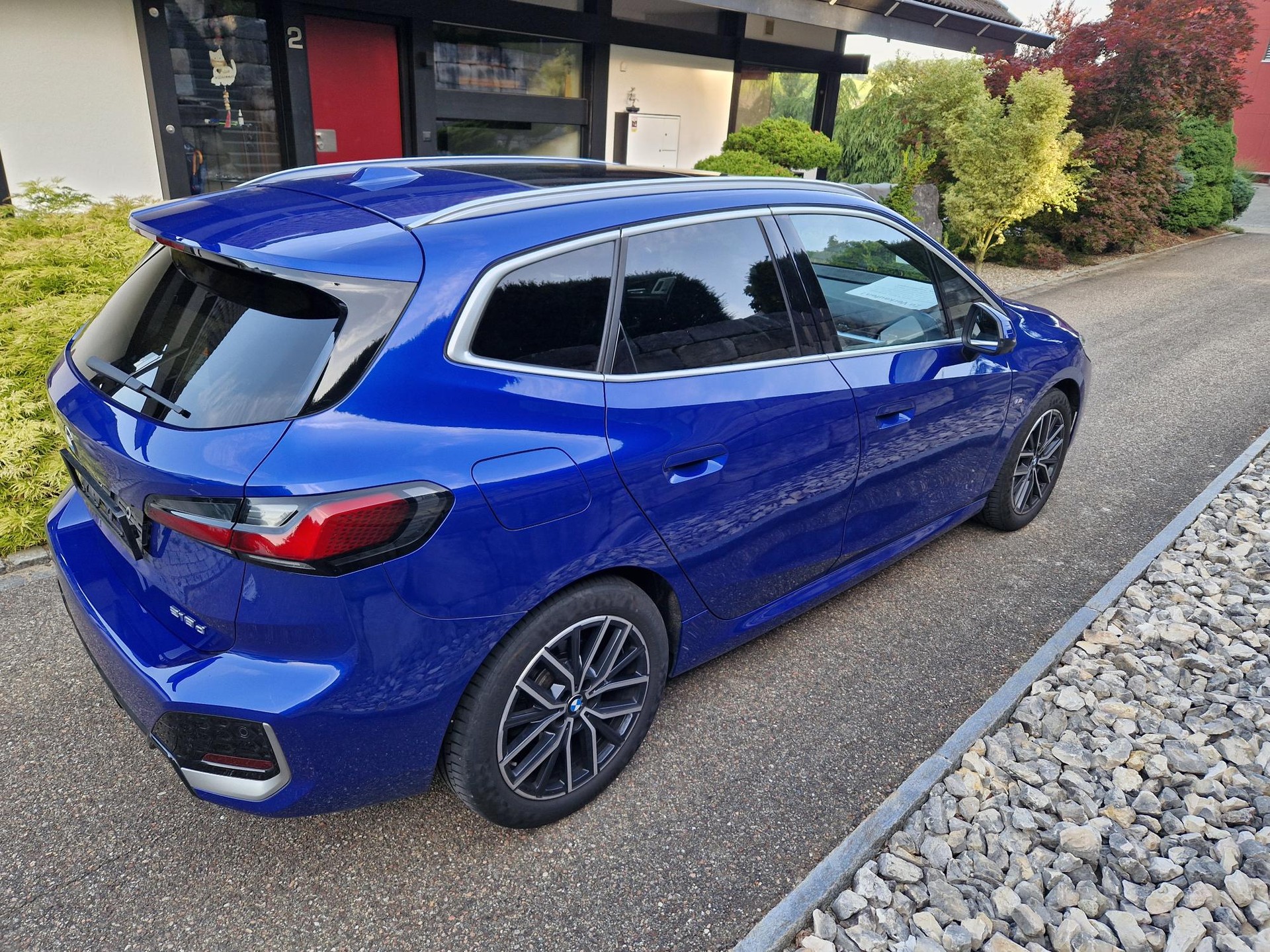 BMW 218d Activ Tourer M-Sport-image-4