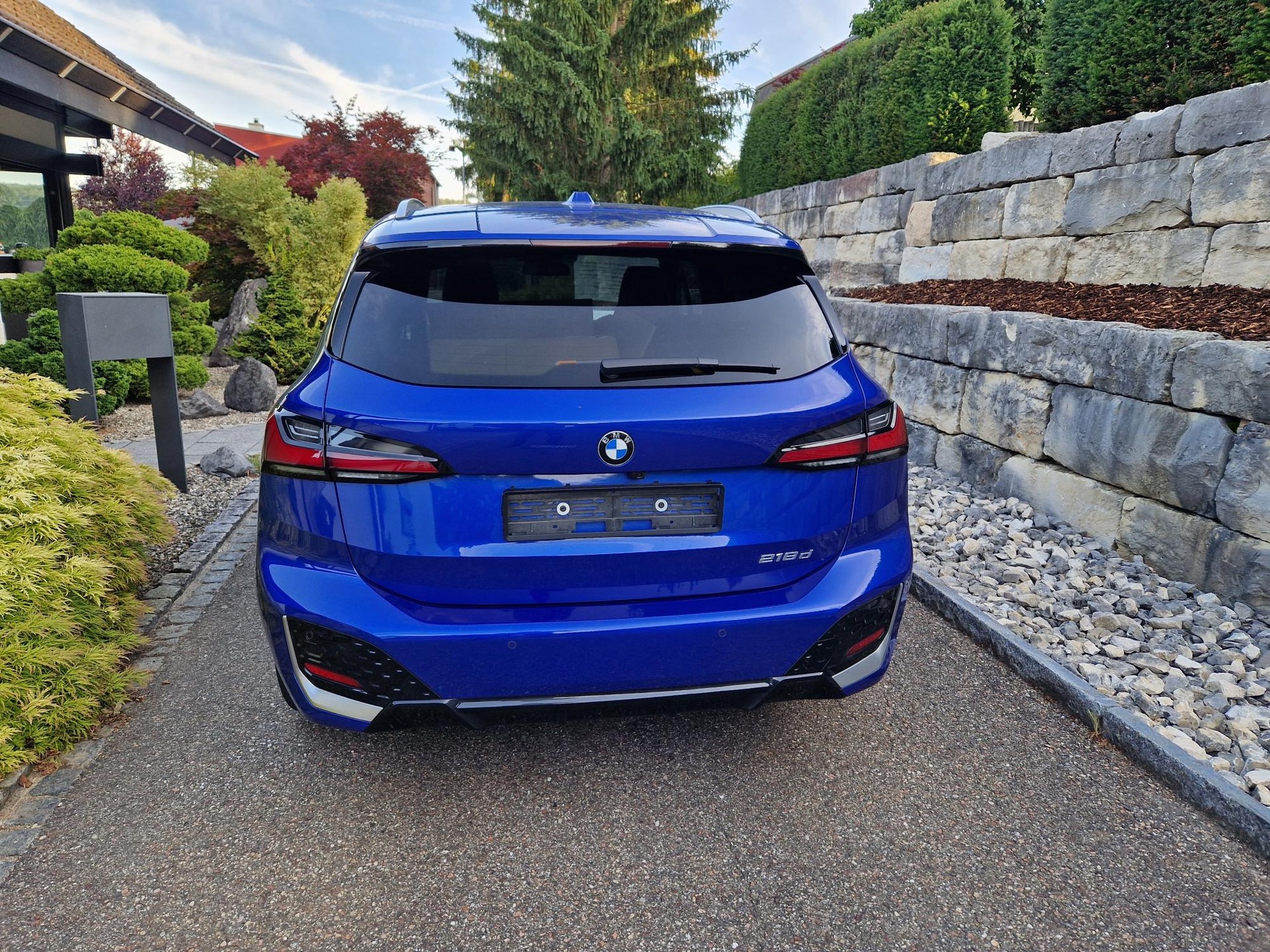 BMW 218d Activ Tourer M-Sport-image-1