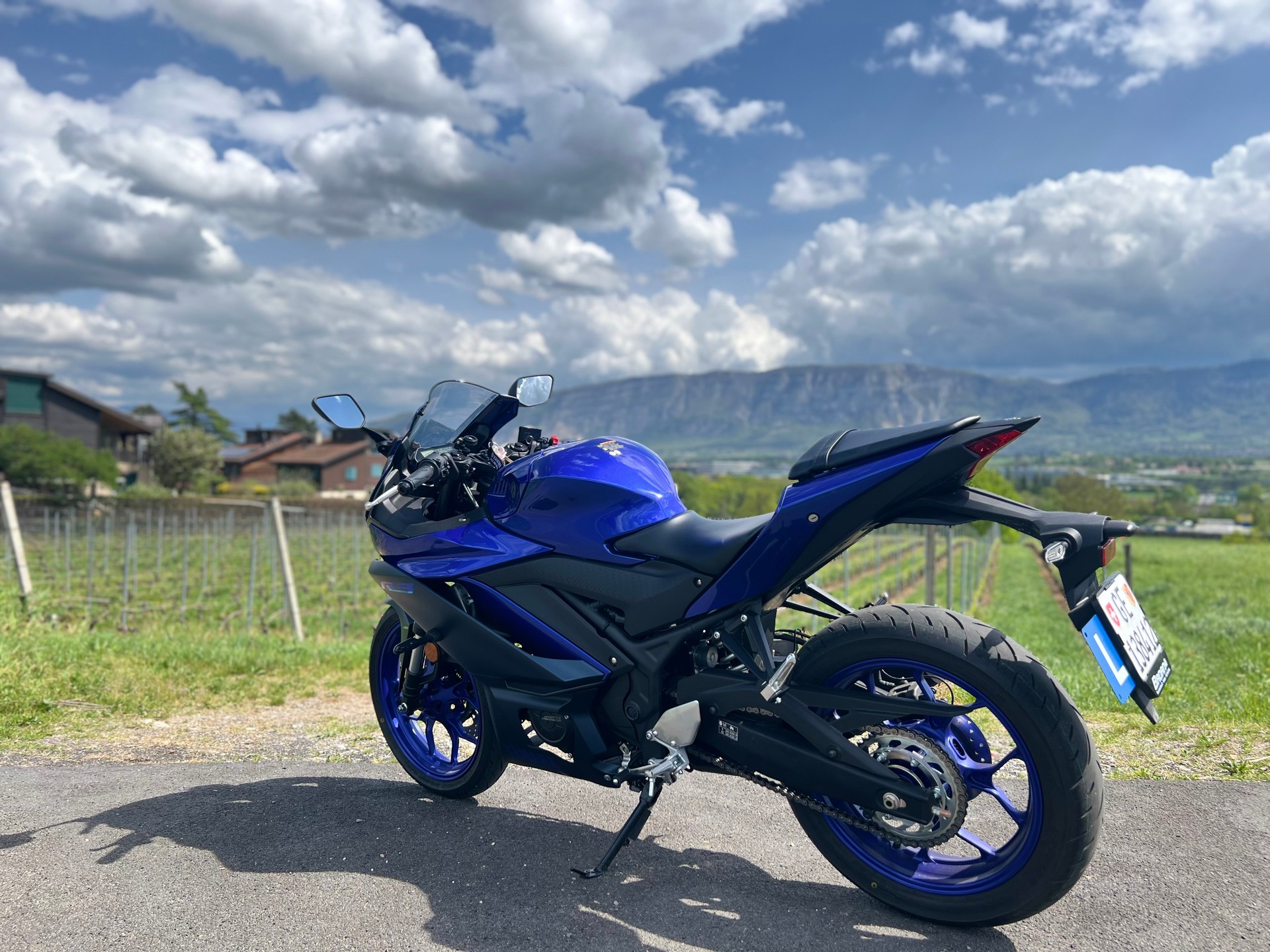 YAMAHA YZF-R3-image-1