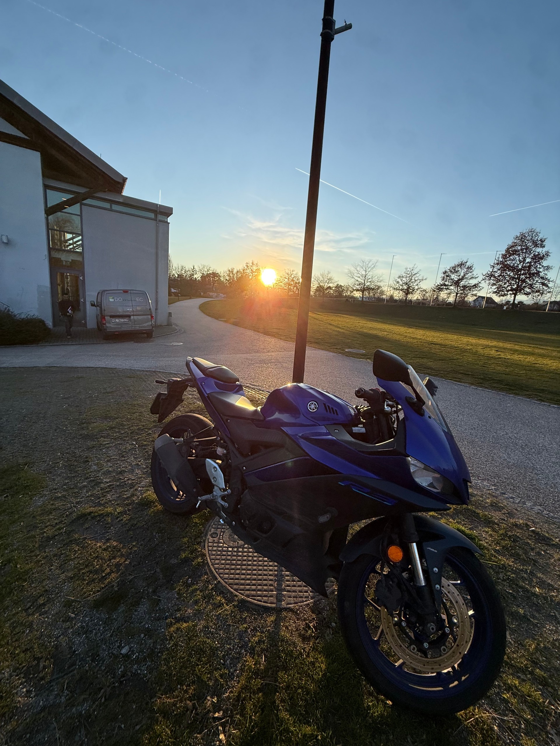 YAMAHA YZF-R3-image-4