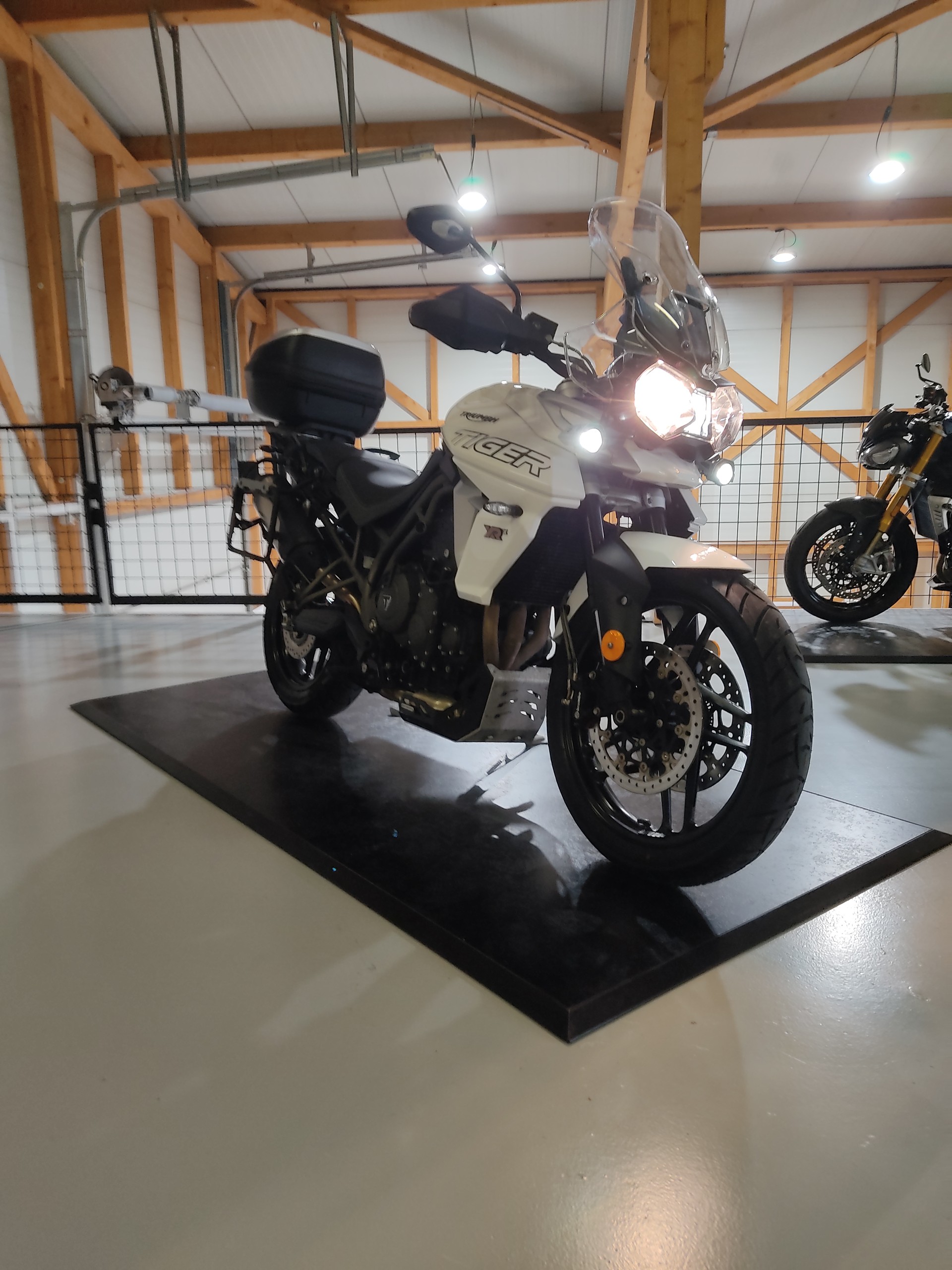 TRIUMPH Tiger 800 XCa ABS-image-1