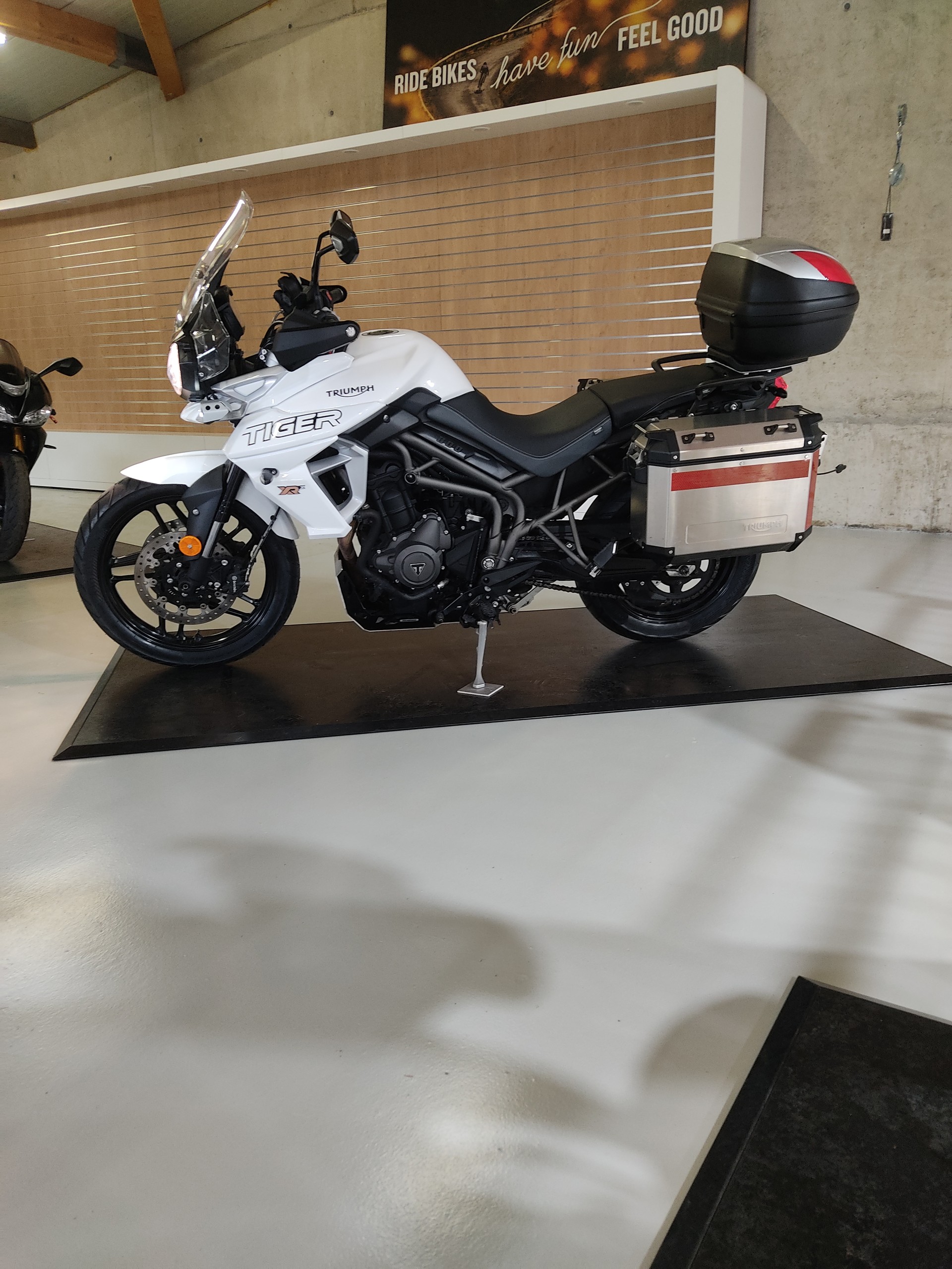 TRIUMPH Tiger 800 XCa ABS-image-3