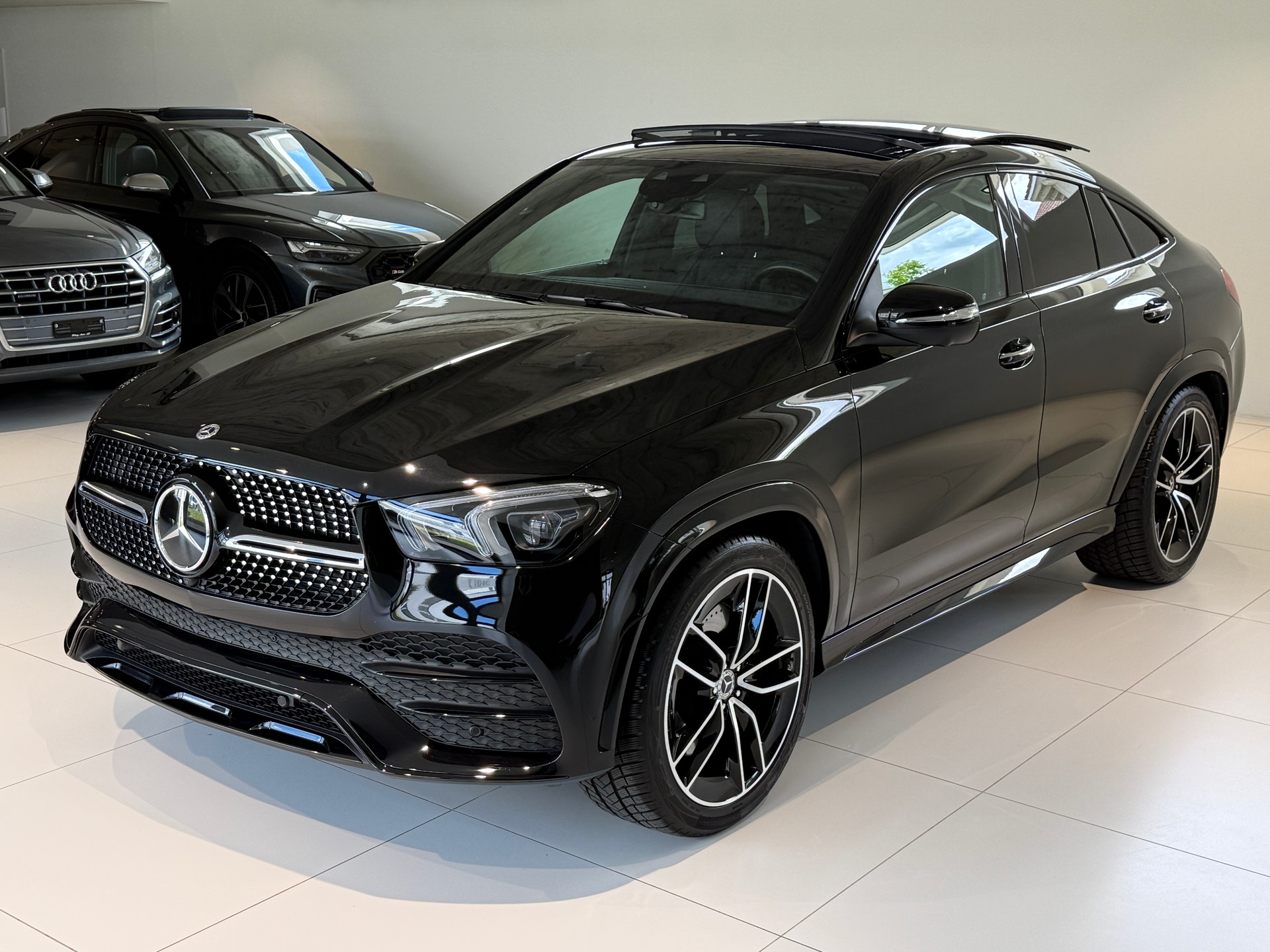 MERCEDES-BENZ GLE Coupé 400 d 4Matic AMG-LINE 9G-Tronic***ALL-BLACK***LUFTFEDERUNG***PANORAMADACH***22 ZollAlu***AMBIENTE-PLUS***-showroom-element-3