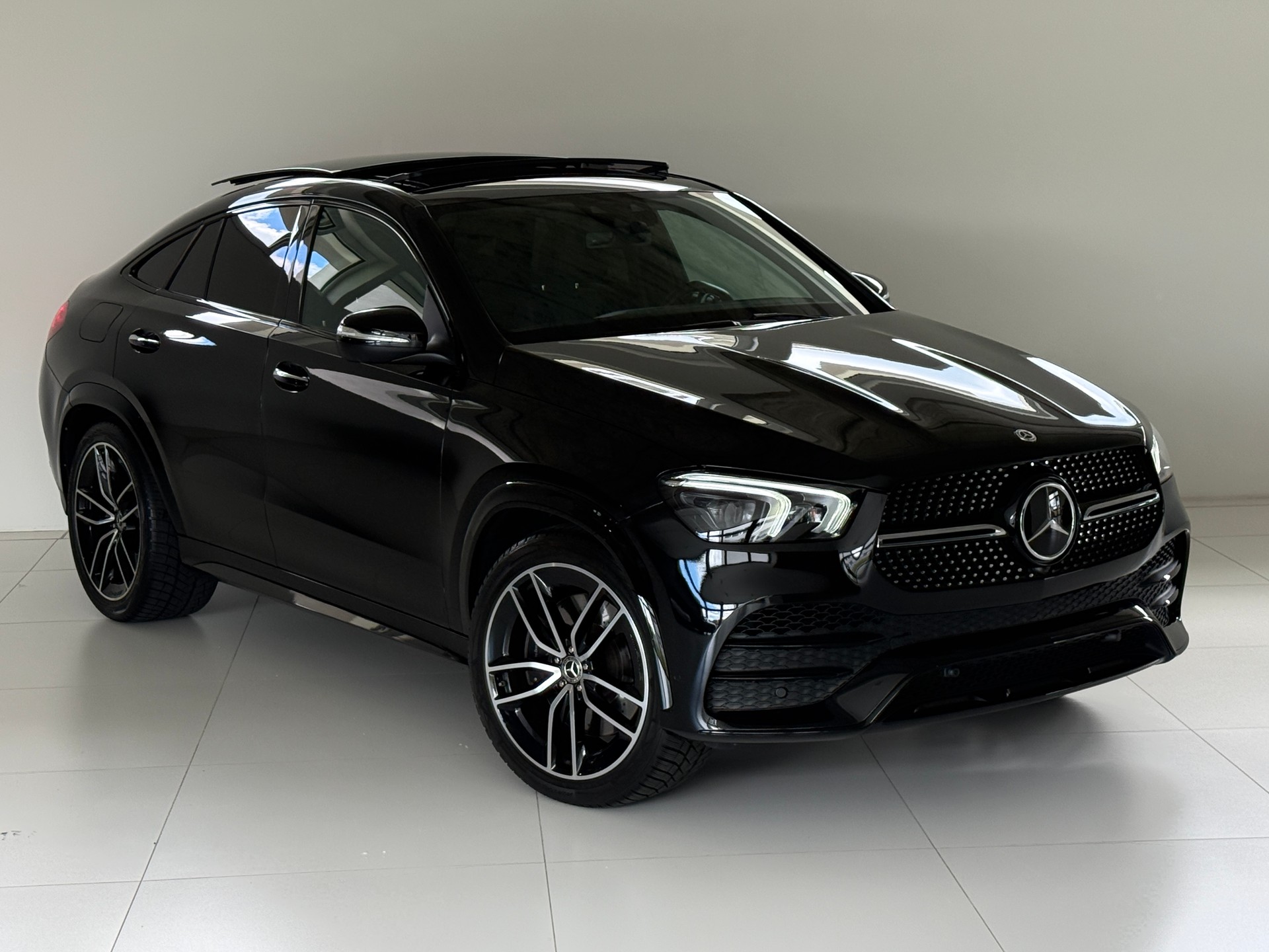 MERCEDES-BENZ GLE Coupé 400 d 4Matic AMG-LINE 9G-Tronic***ALL-BLACK***LUFTFEDERUNG***PANORAMADACH***22 ZollAlu***AMBIENTE-PLUS***-showroom-element-1