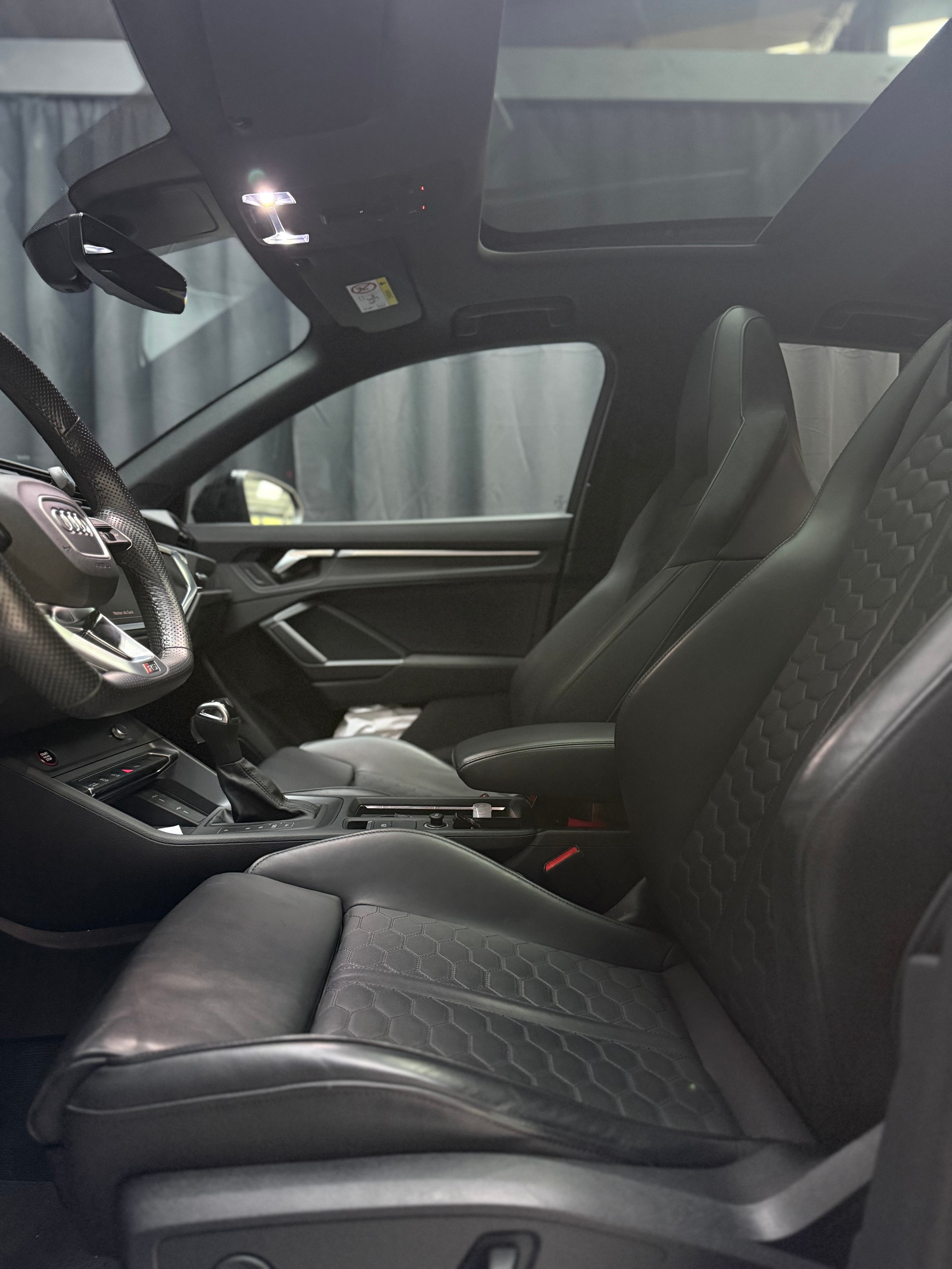 AUDI RS Q3 Sportback quattro S tronic-image-9