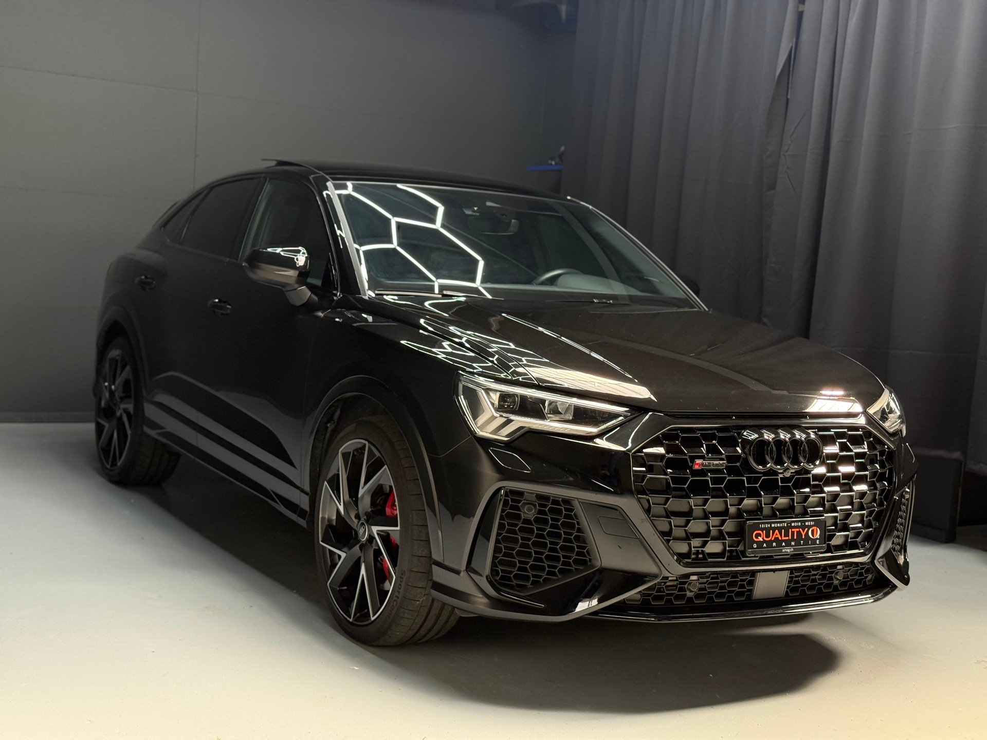 AUDI RS Q3 Sportback quattro S tronic-image-2