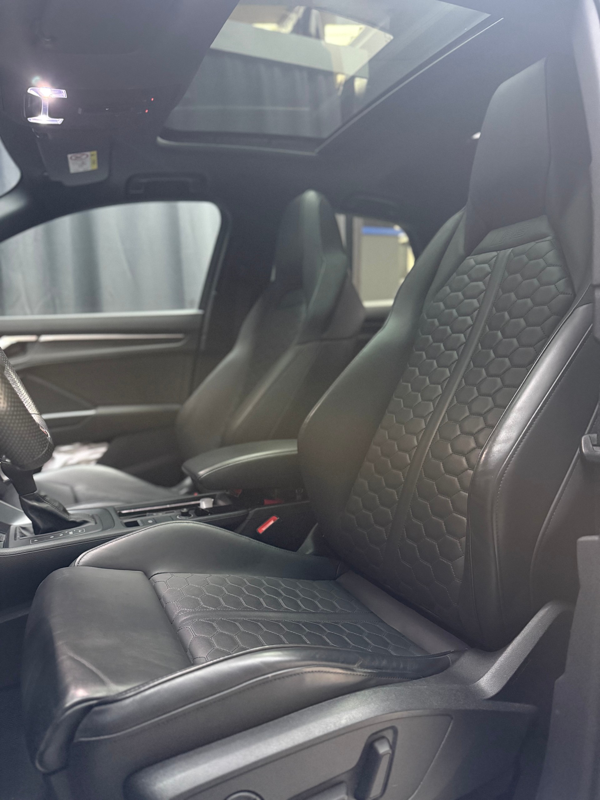 AUDI RS Q3 Sportback quattro S tronic-image-8