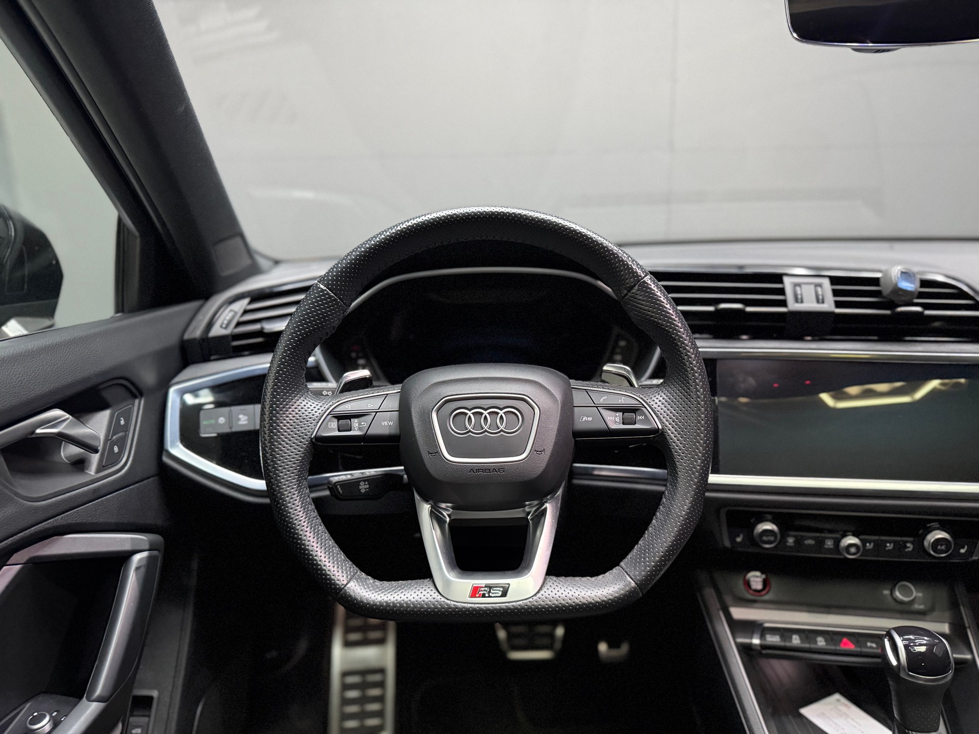 AUDI RS Q3 Sportback quattro S tronic-image-11