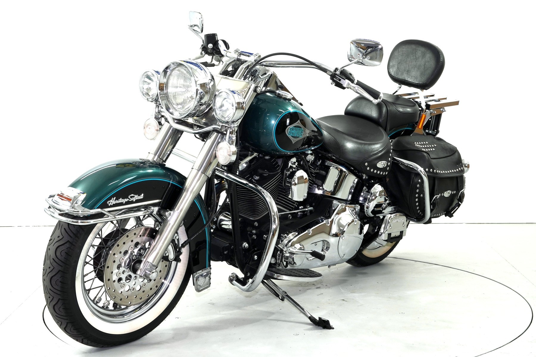 HARLEY-DAVIDSON FLSTC-showroom-element-2