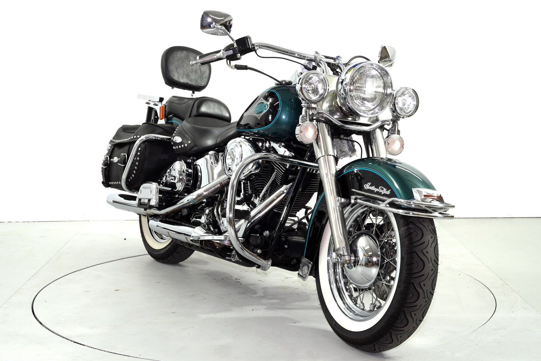 HARLEY-DAVIDSON FLSTC-showroom-element-1