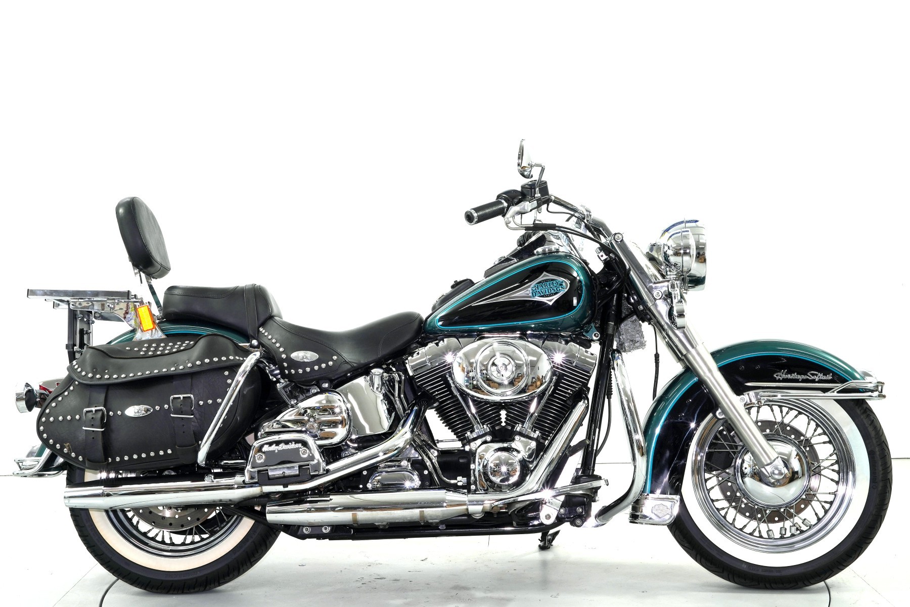 HARLEY-DAVIDSON FLSTC-showroom-element-3