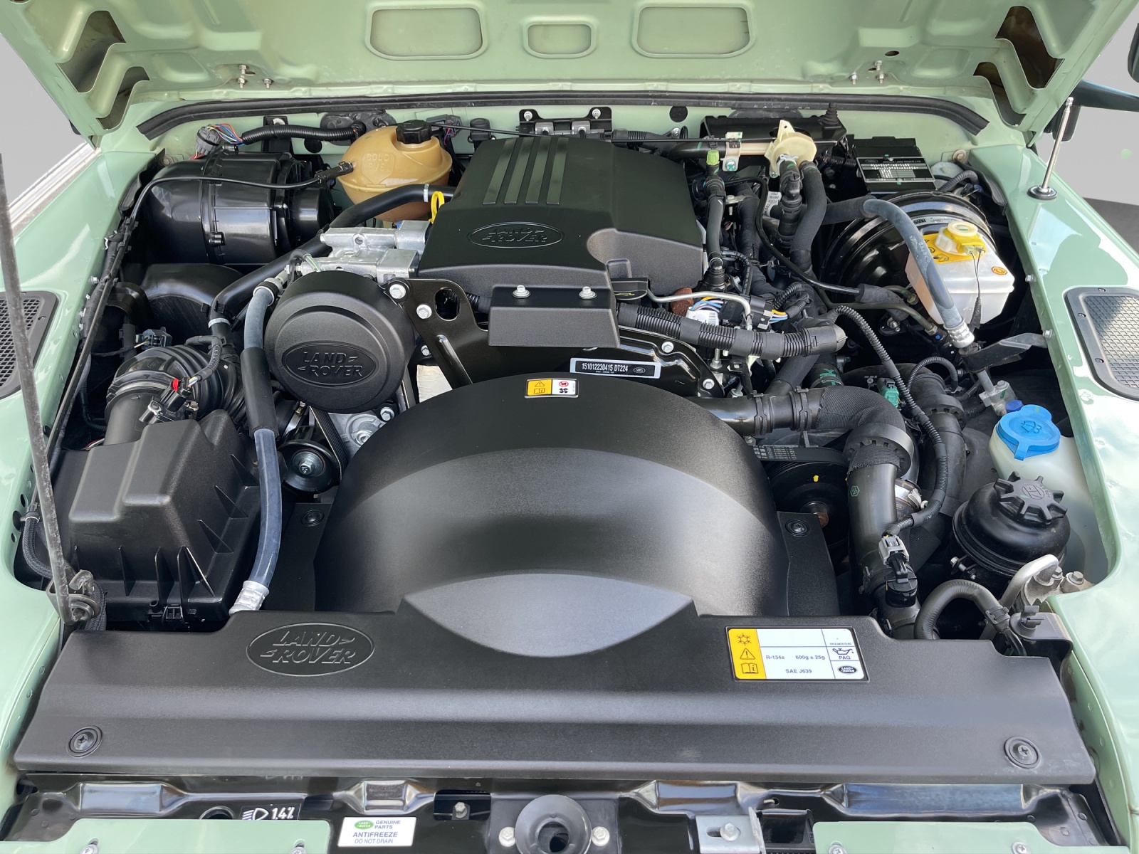 LAND ROVER Defender 90 2.2 TD4 Station Wagon Heritage-image-13