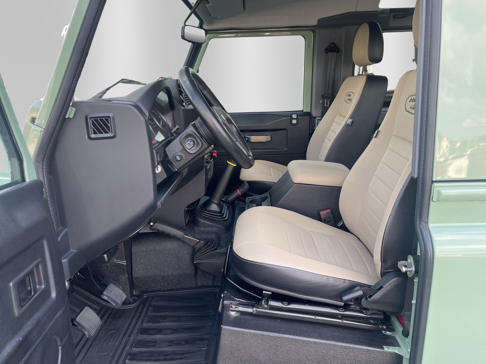 LAND ROVER Defender 90 2.2 TD4 Station Wagon Heritage-image-7