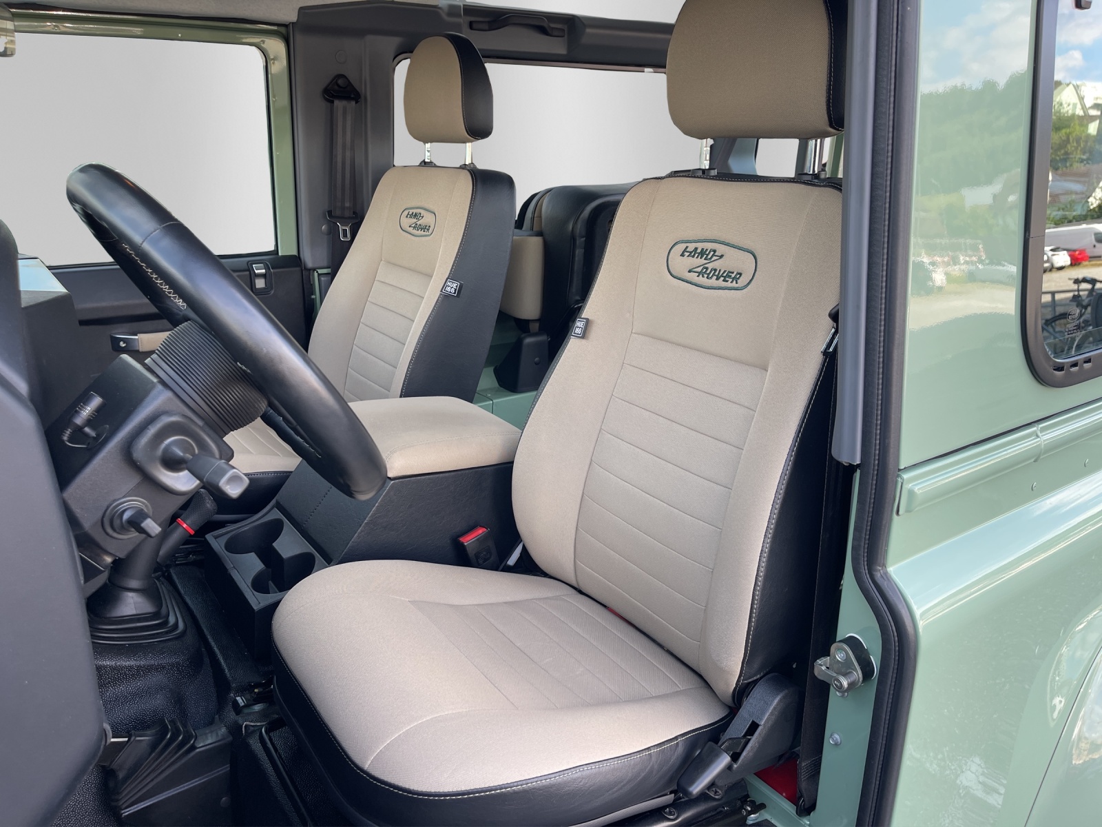 LAND ROVER Defender 90 2.2 TD4 Station Wagon Heritage-image-8