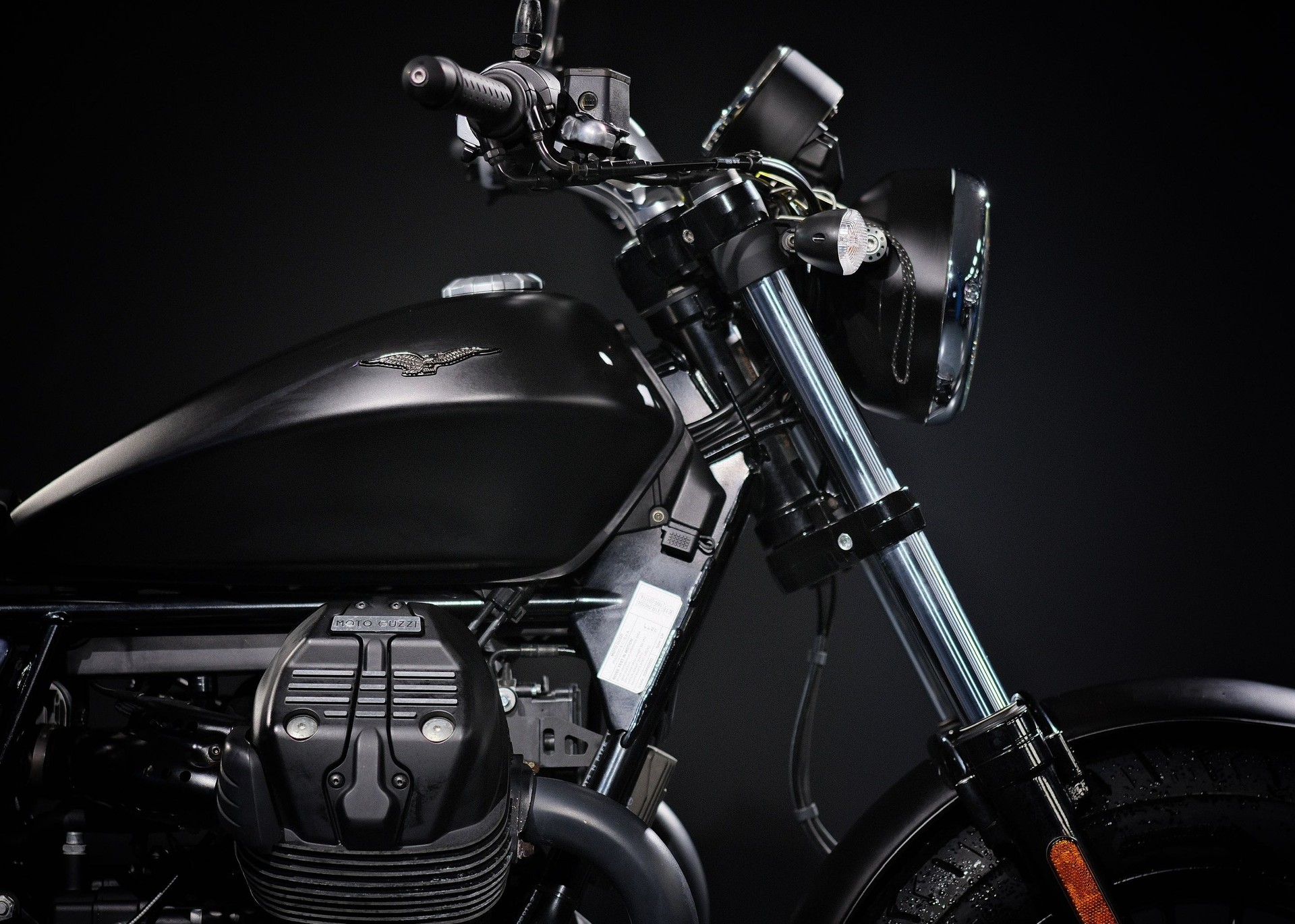 MOTO GUZZI V9 Bobber 850 ABS-image-9