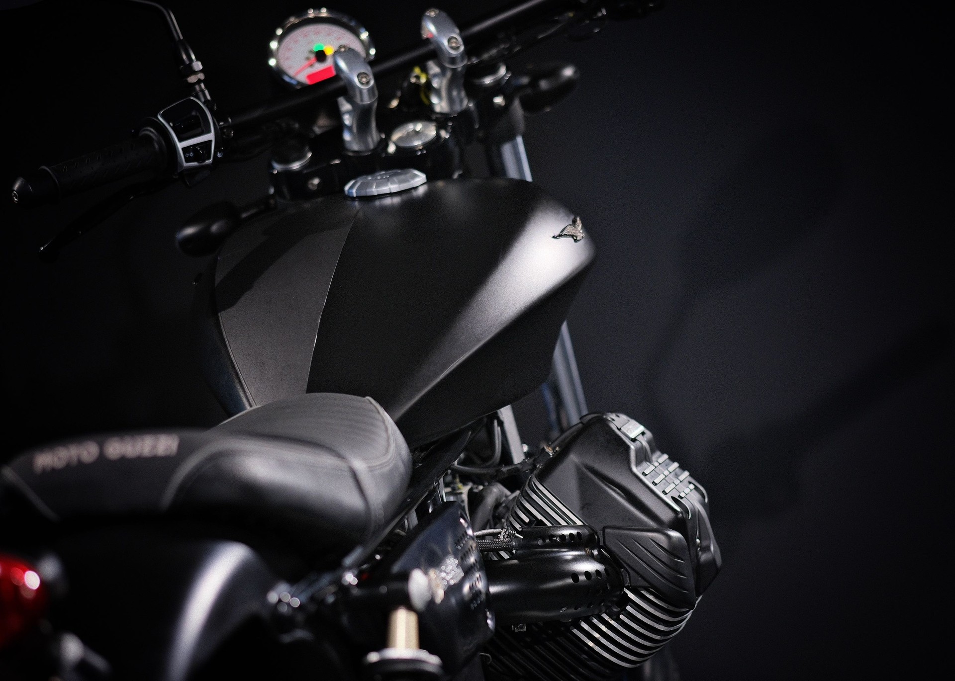 MOTO GUZZI V9 Bobber 850 ABS-image-12