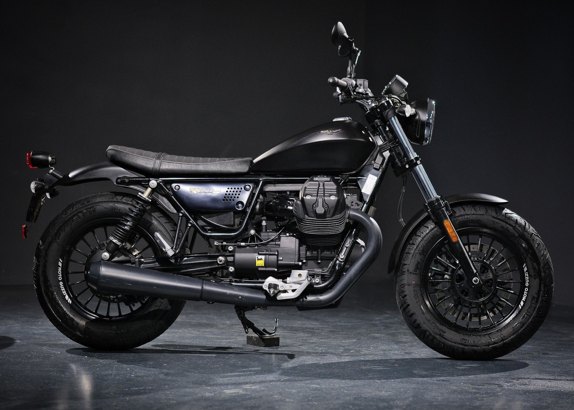 MOTO GUZZI V9 Bobber 850 ABS-image-1