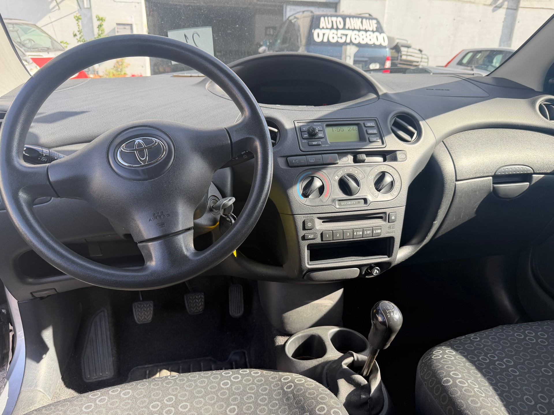 TOYOTA Yaris 1.0 Linea Luna-image-9