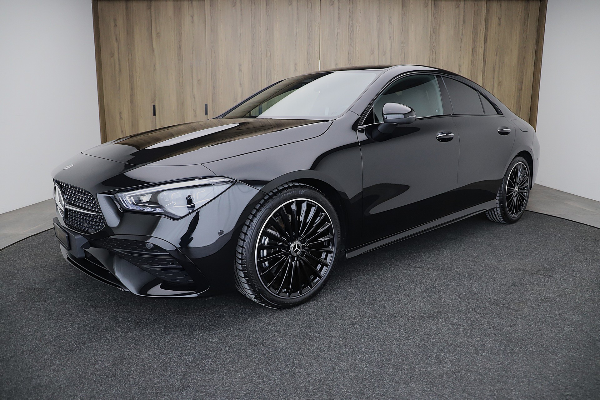 MERCEDES-BENZ CLA 200 7G-DCT AMG Line Night Edition und Advance Plus