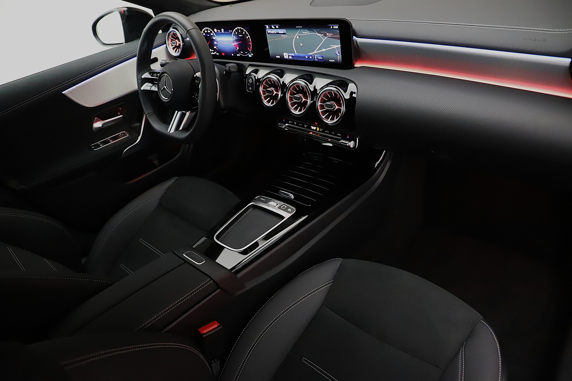 MERCEDES-BENZ CLA 200 7G-DCT AMG Line Night Edition und Advance Plus-image-6