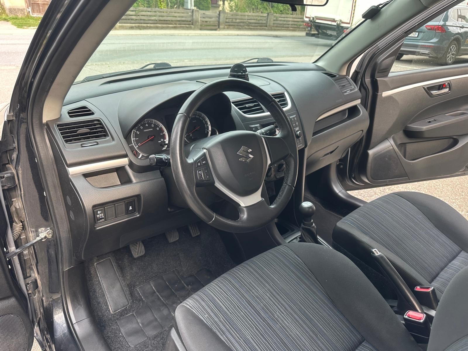 SUZUKI Swift 1.2i 16V GL-image-9