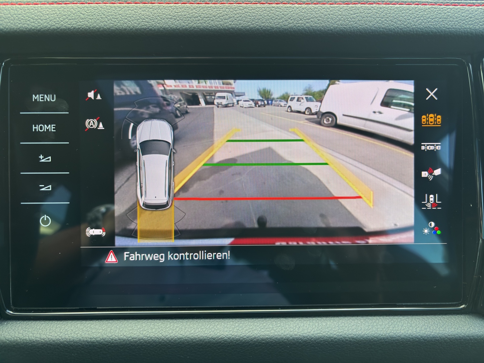 SKODA Kodiaq 2.0 TSI 4x4 RS mit AHK, Standheizung & Panorama-Ausstell-/Schiebedach-image-23
