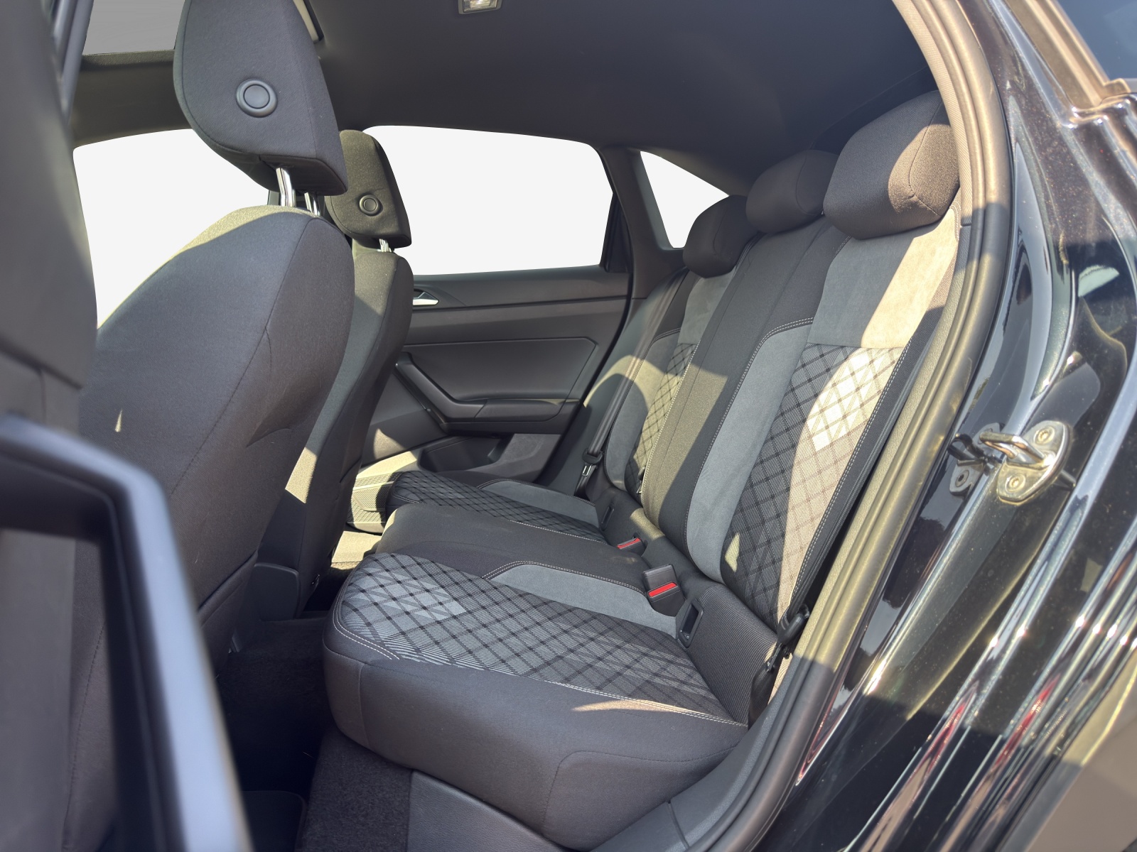 VW Taigo 1.0 TSI R-Line DSG-image-11