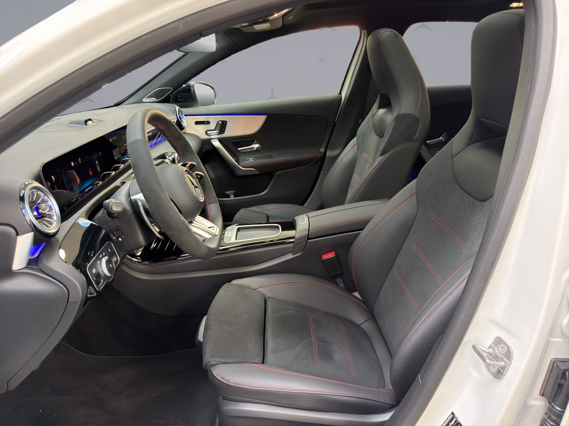 MERCEDES-BENZ A 35 AMG 4matic-image-9