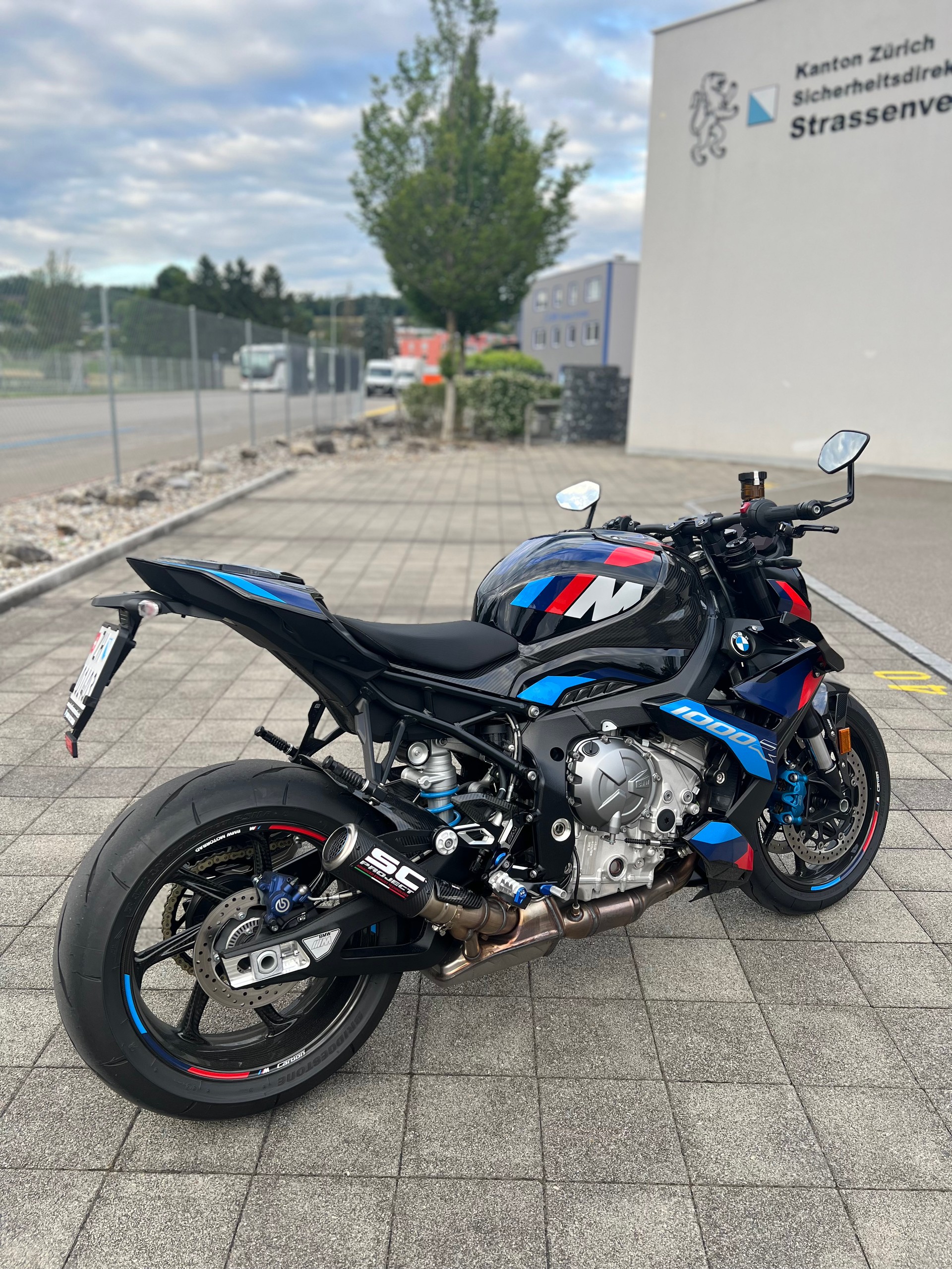 BMW M 1000 R-image-6