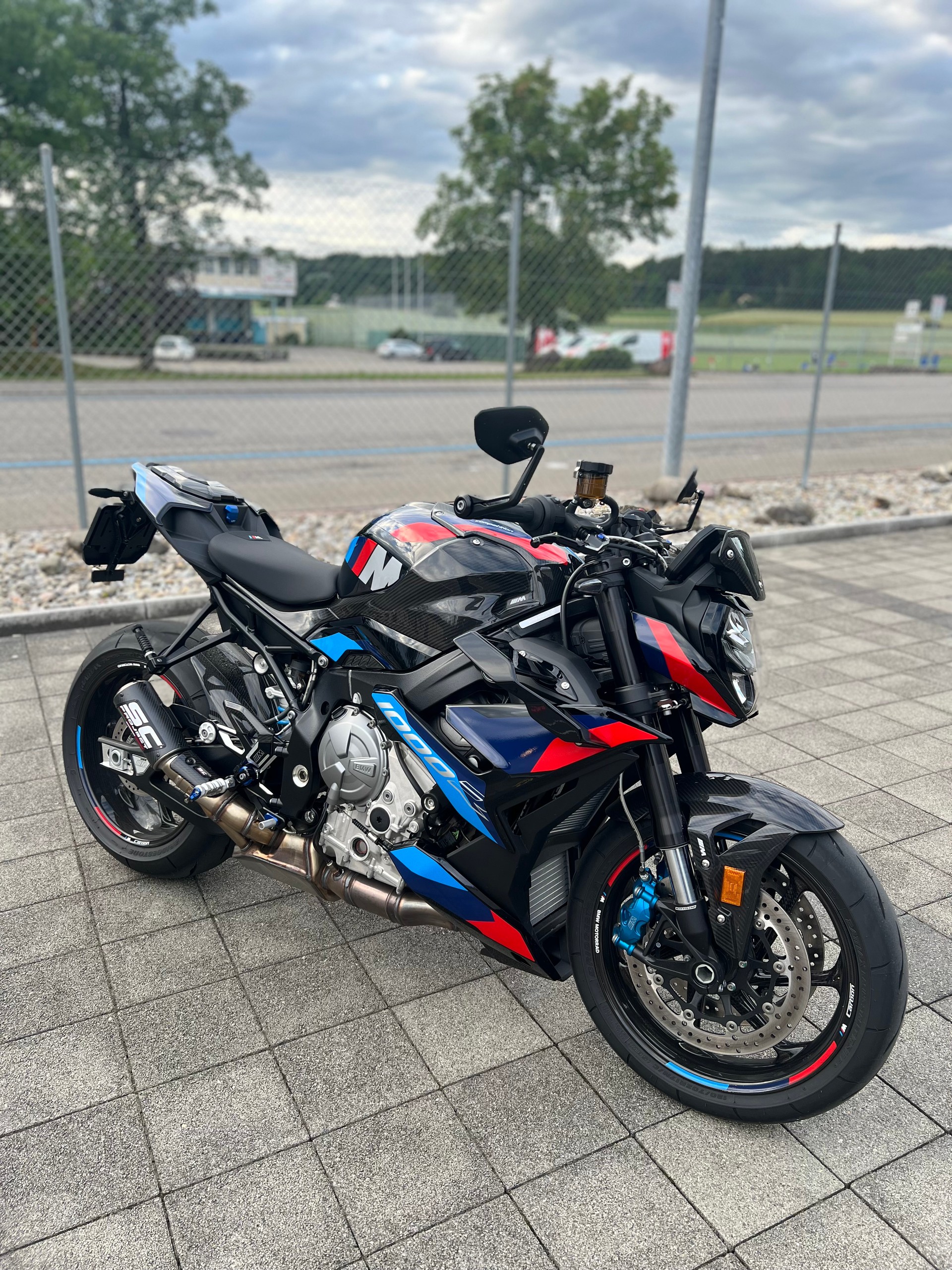 BMW M 1000 R-image-9