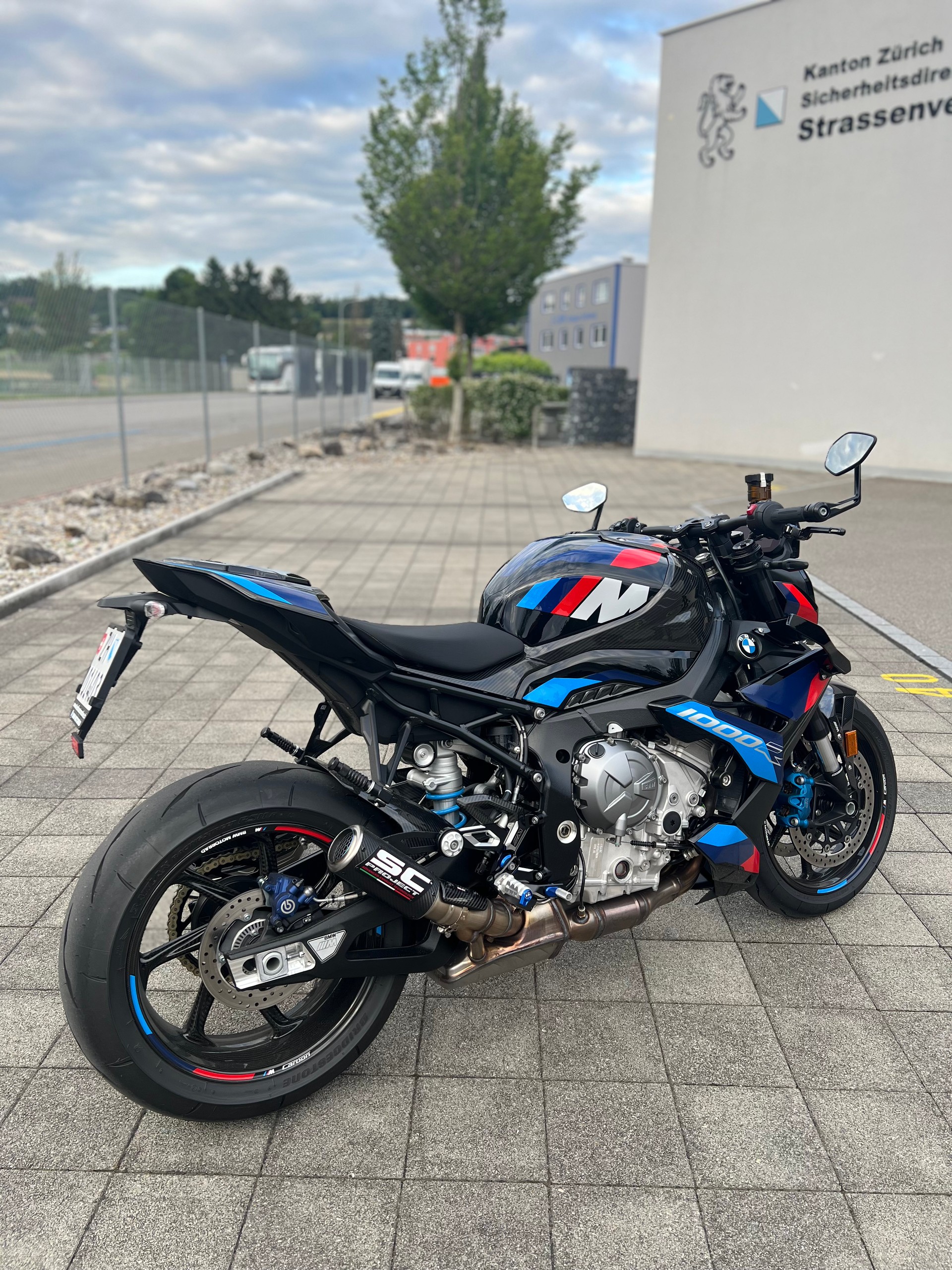 BMW M 1000 R-image-7
