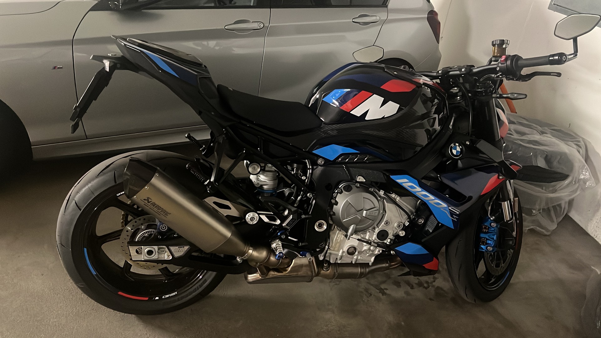 BMW M 1000 R-image-4