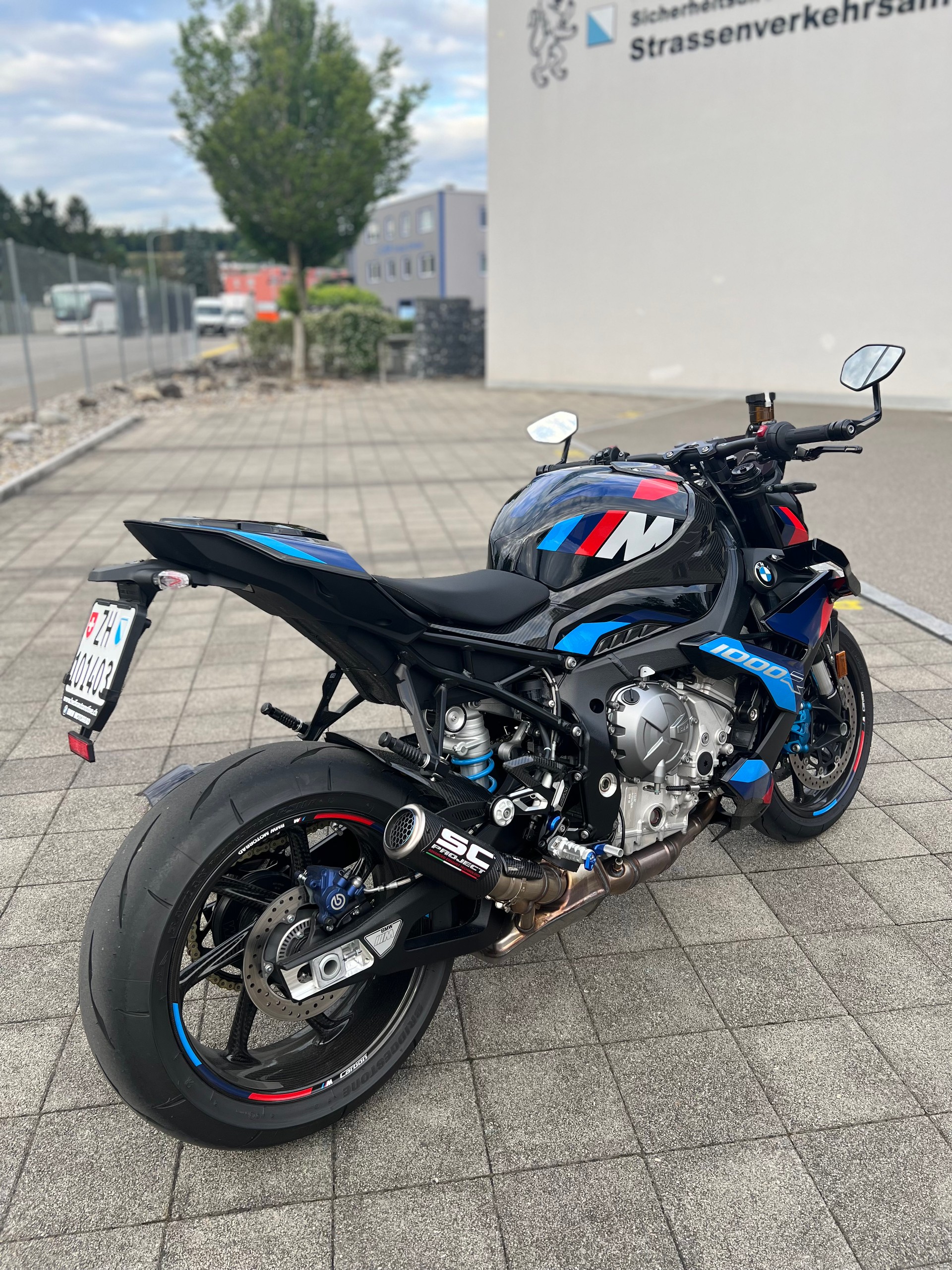 BMW M 1000 R-image-10