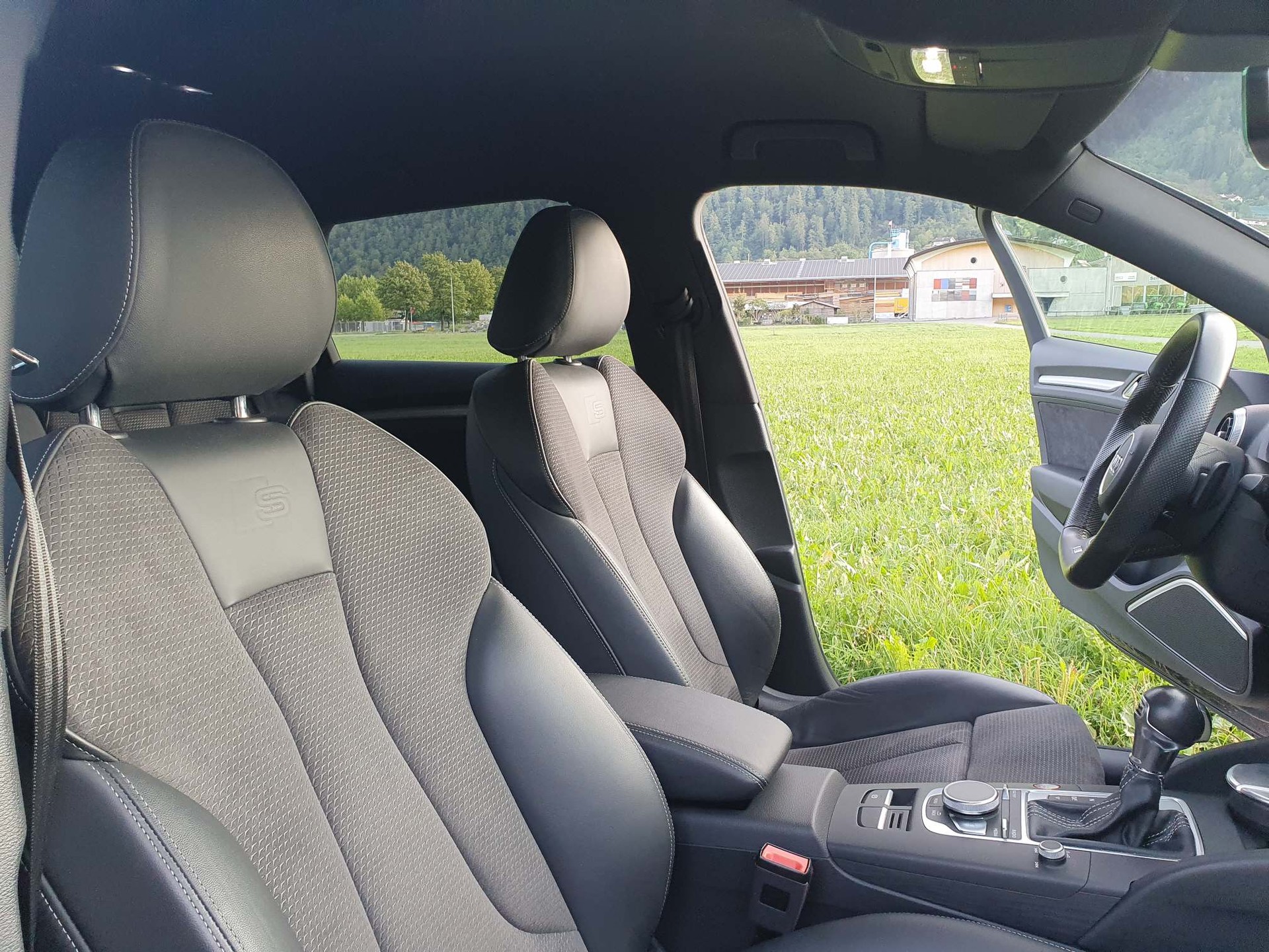 AUDI S3 Sportback 2.0 T FSI quattro S-Tronic-image-10
