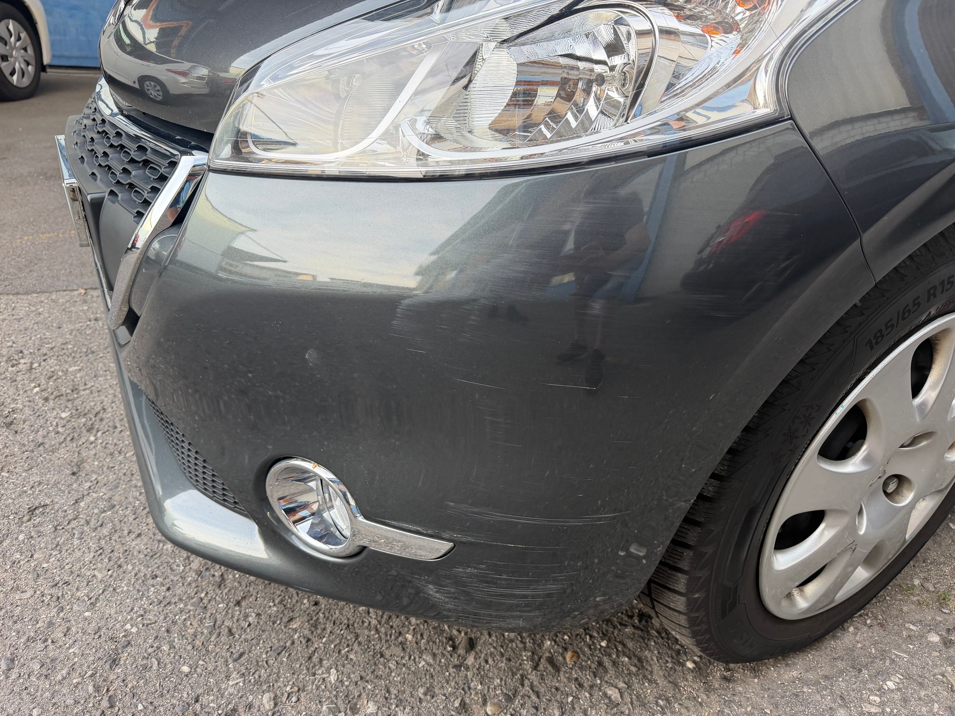 PEUGEOT 208 1.2 VTI Style-image-11