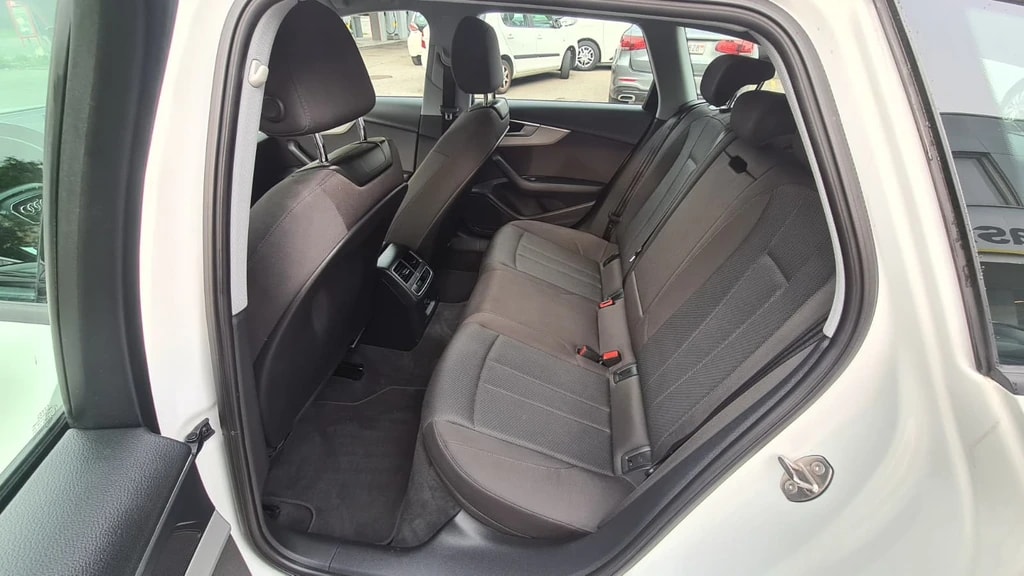 AUDI A4 Avant 40 TDI Attraction quattro S-tronic ** 204 PS ** Gr-Navi ** Sitzheizung ** Tempomat ** mit Gratis Service Paket **-image-12