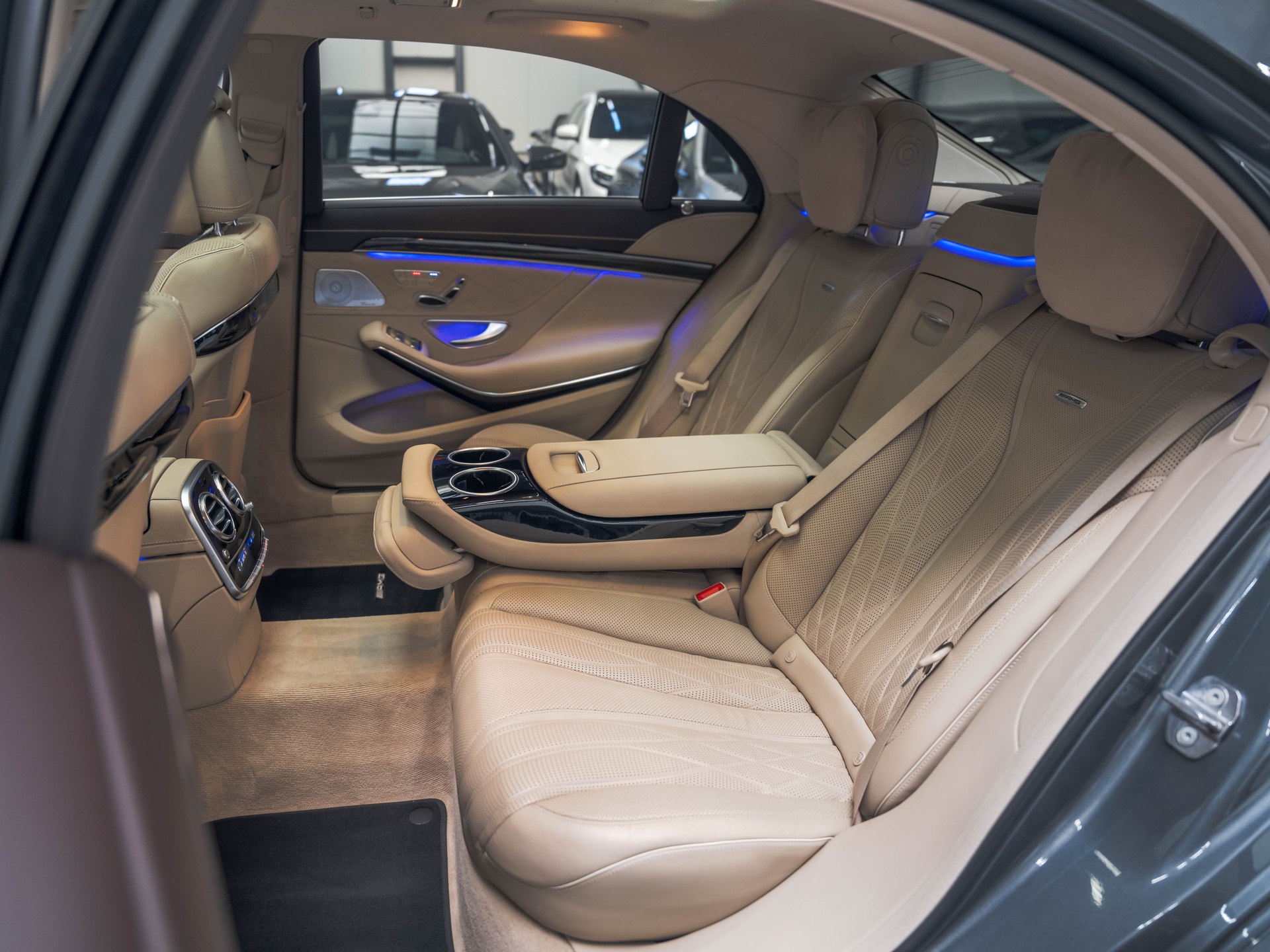 MERCEDES-BENZ S 63 AMG L 4Matic+ 9G-Tronic-image-12