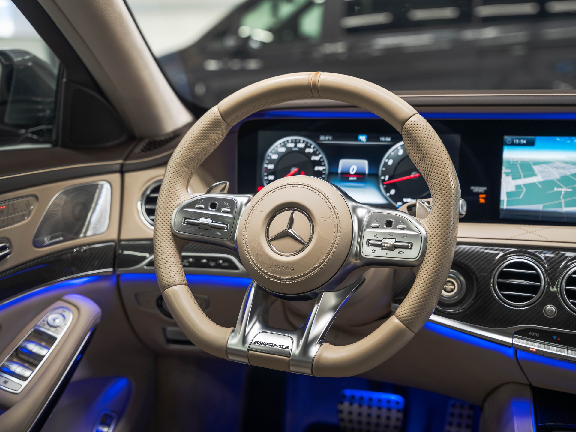 MERCEDES-BENZ S 63 AMG L 4Matic+ 9G-Tronic-image-22