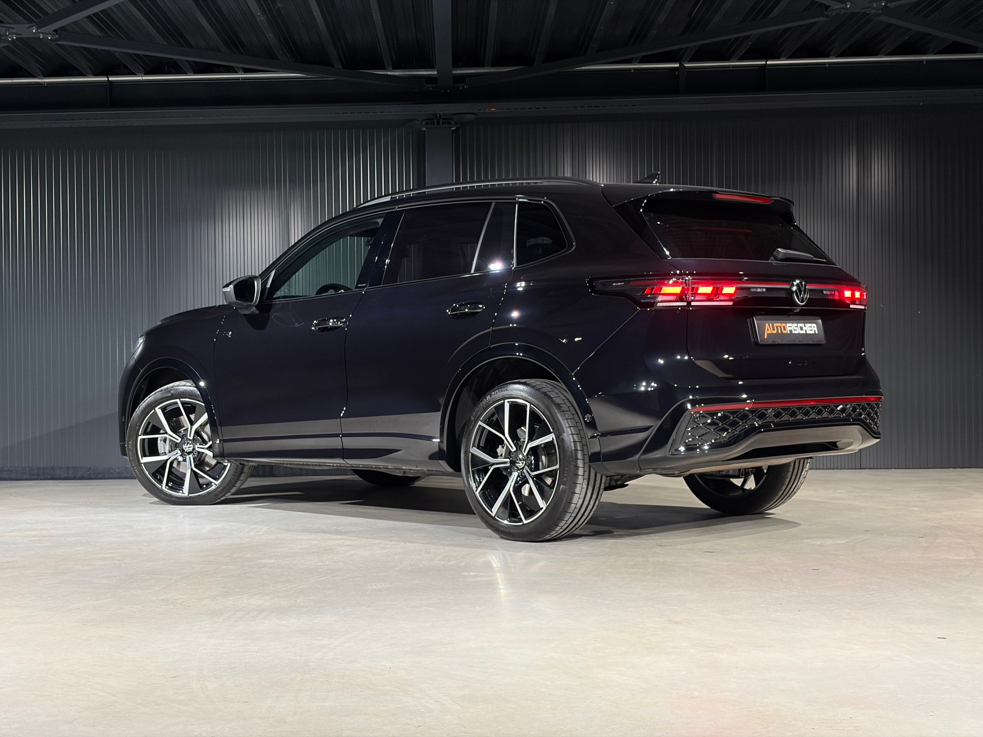 VW Tiguan 2.0 TSI DSG R-Line 4Motion *VOLLLEDER*-showroom-element-1