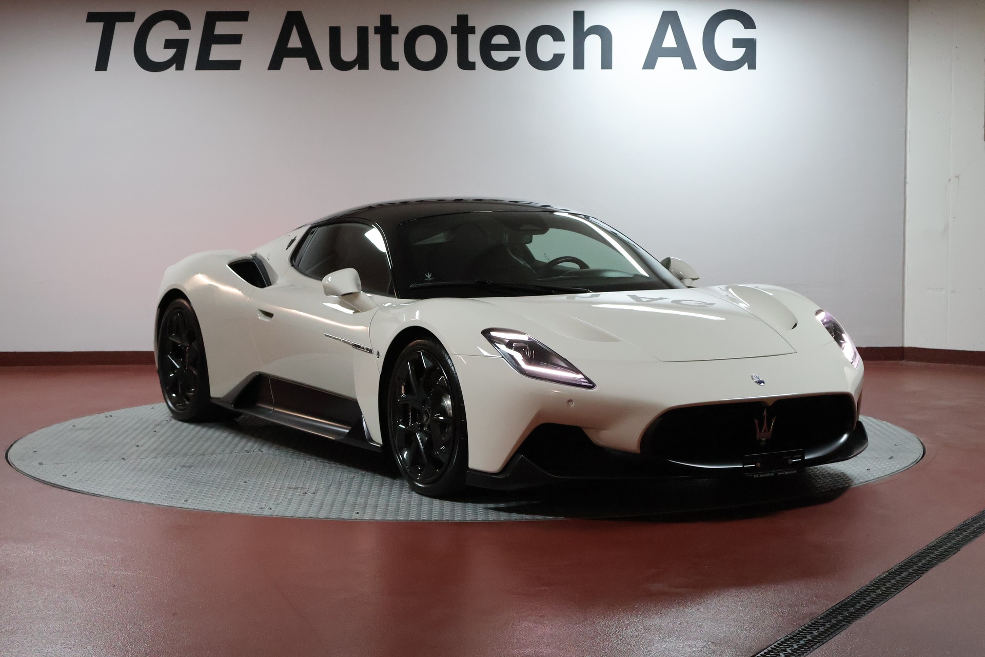 MASERATI MC20 Bianco Alabastro FUORISERIE-showroom-element-3