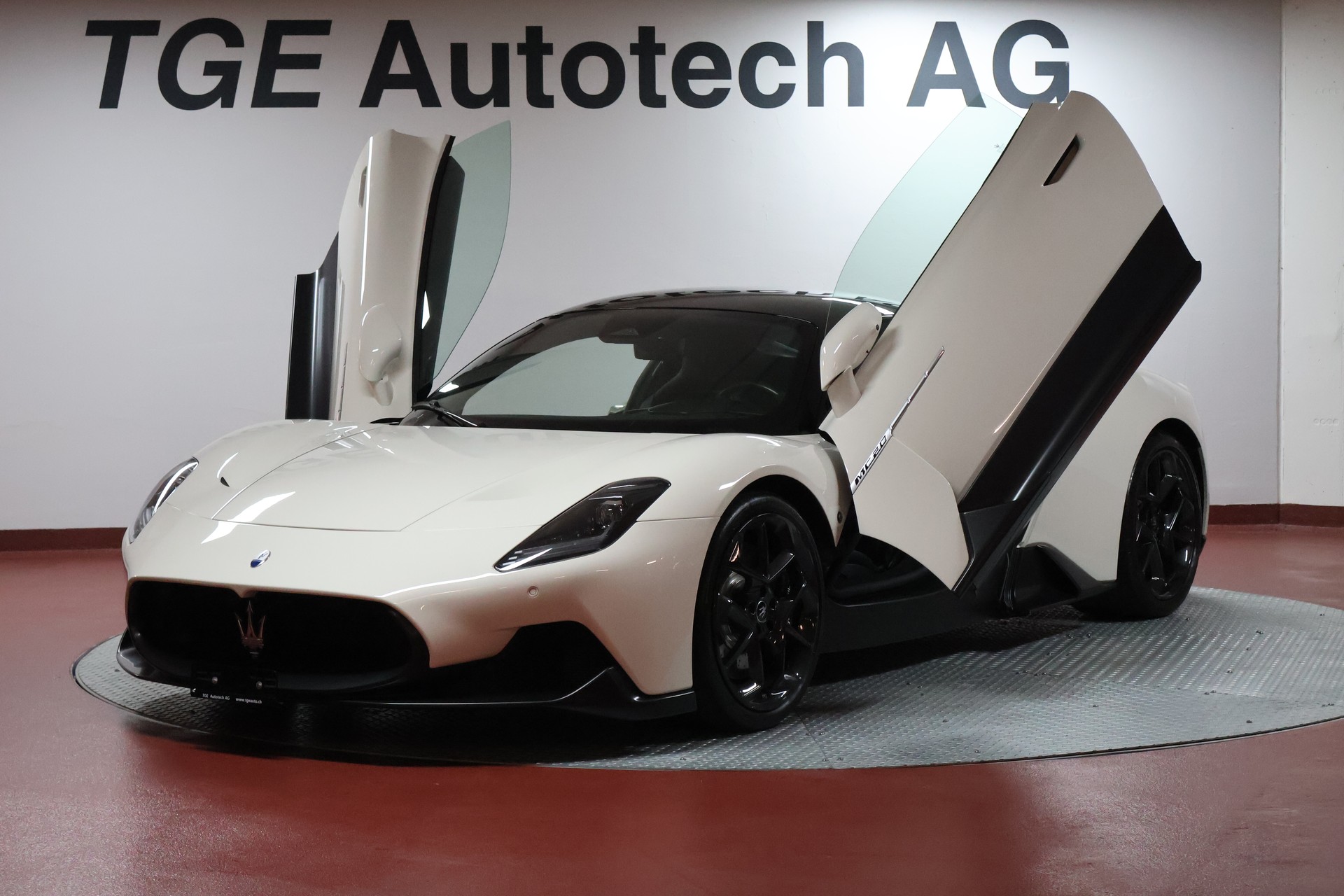 MASERATI MC20 Bianco Alabastro FUORISERIE