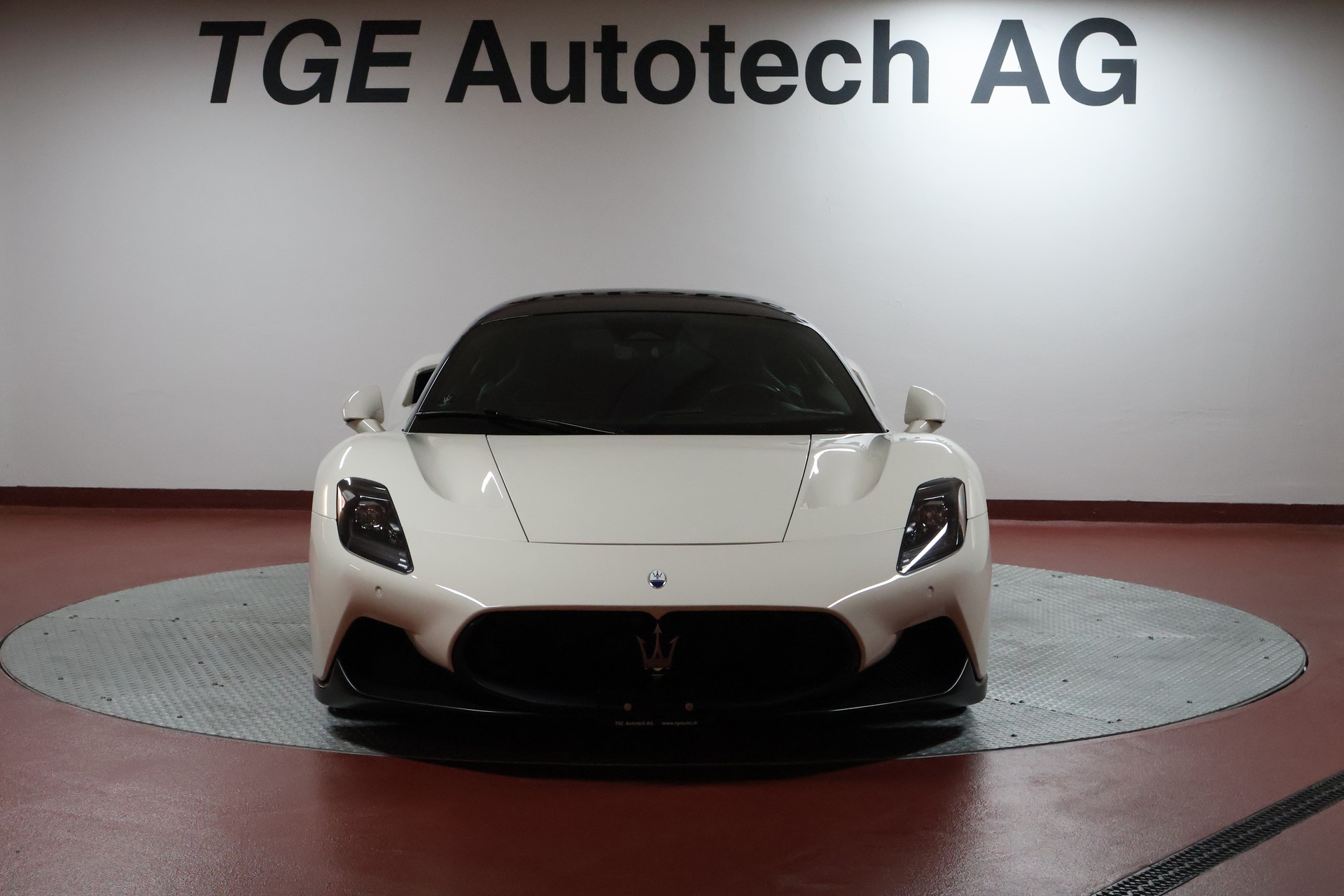 MASERATI MC20 Bianco Alabastro FUORISERIE-showroom-element-2