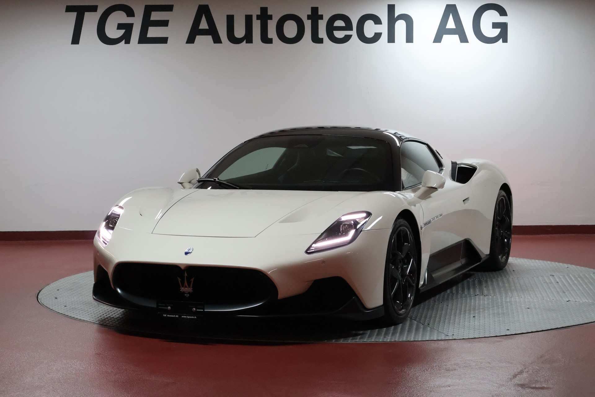 MASERATI MC20 Bianco Alabastro FUORISERIE-showroom-element-1