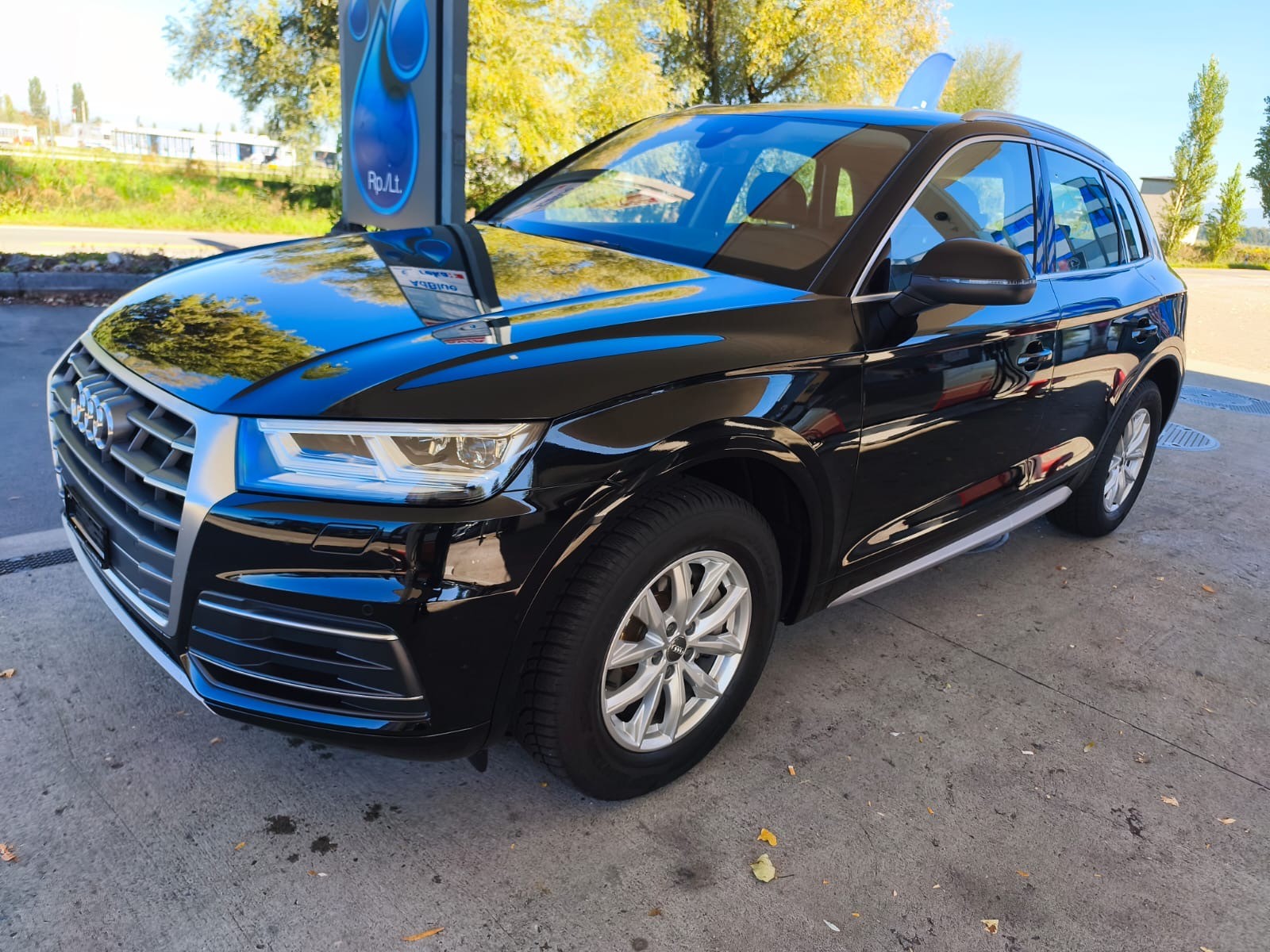 AUDI Q5 2.0 TFSI sport quattro S-tronic-showroom-element-1