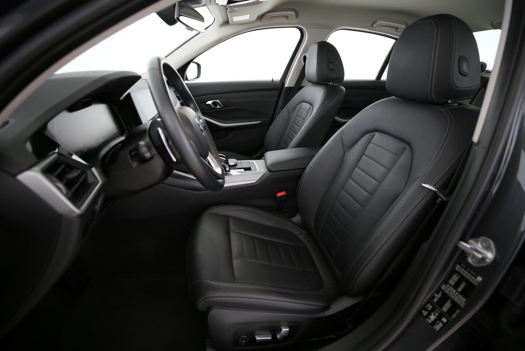 BMW 320d xDrive SAG-showroom-element-3