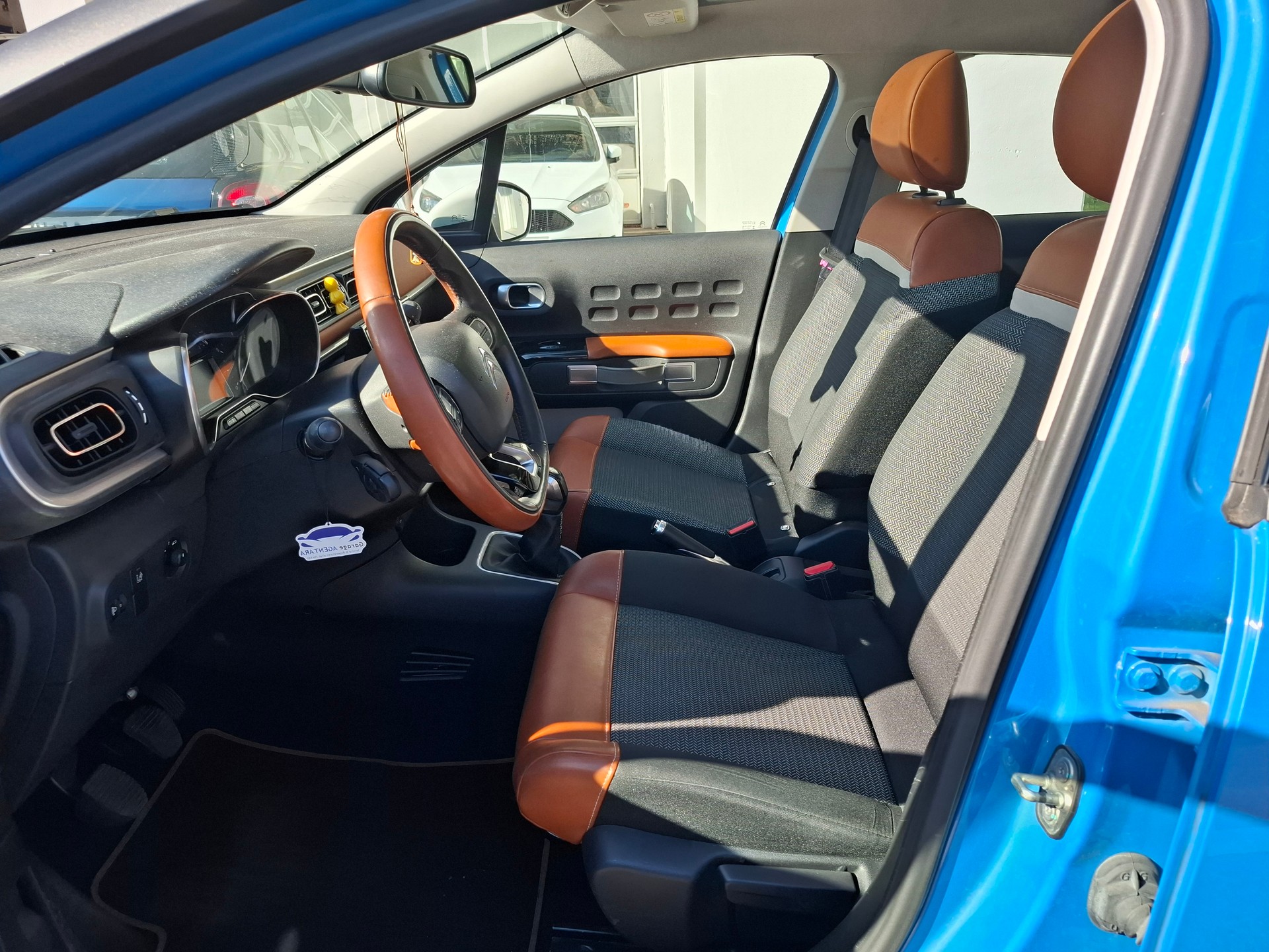 CITROEN C3 1.2i PureTech Shine-image-11