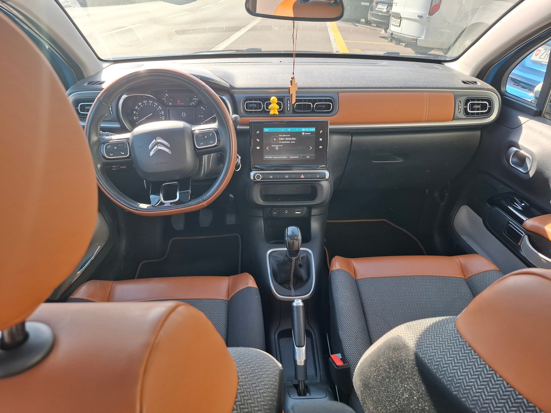 CITROEN C3 1.2i PureTech Shine-image-8
