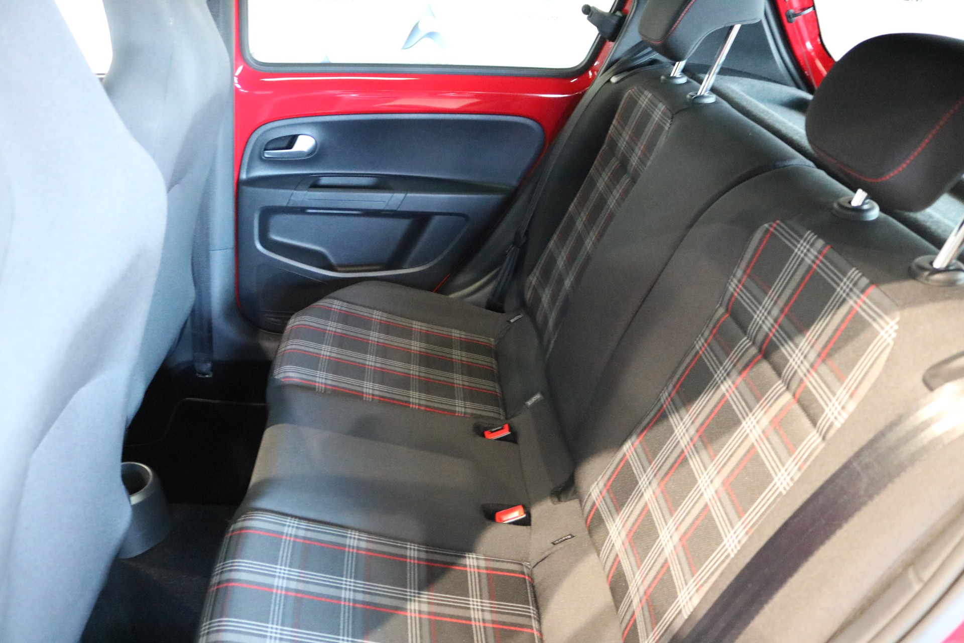VW Up 1.0 TSI GTI-showroom-element-3
