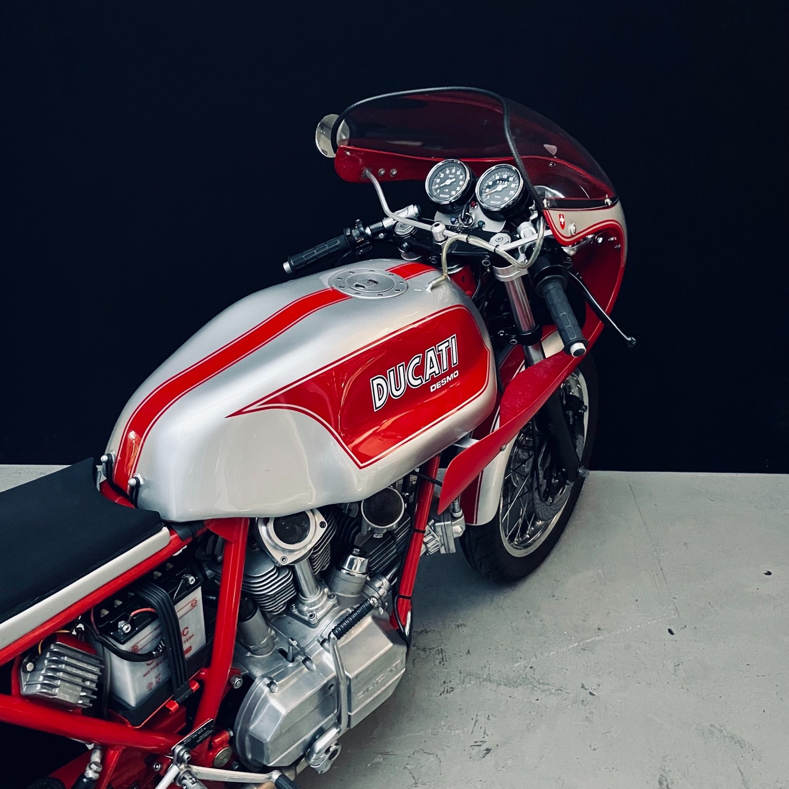 DUCATI 900 SS-showroom-element-2